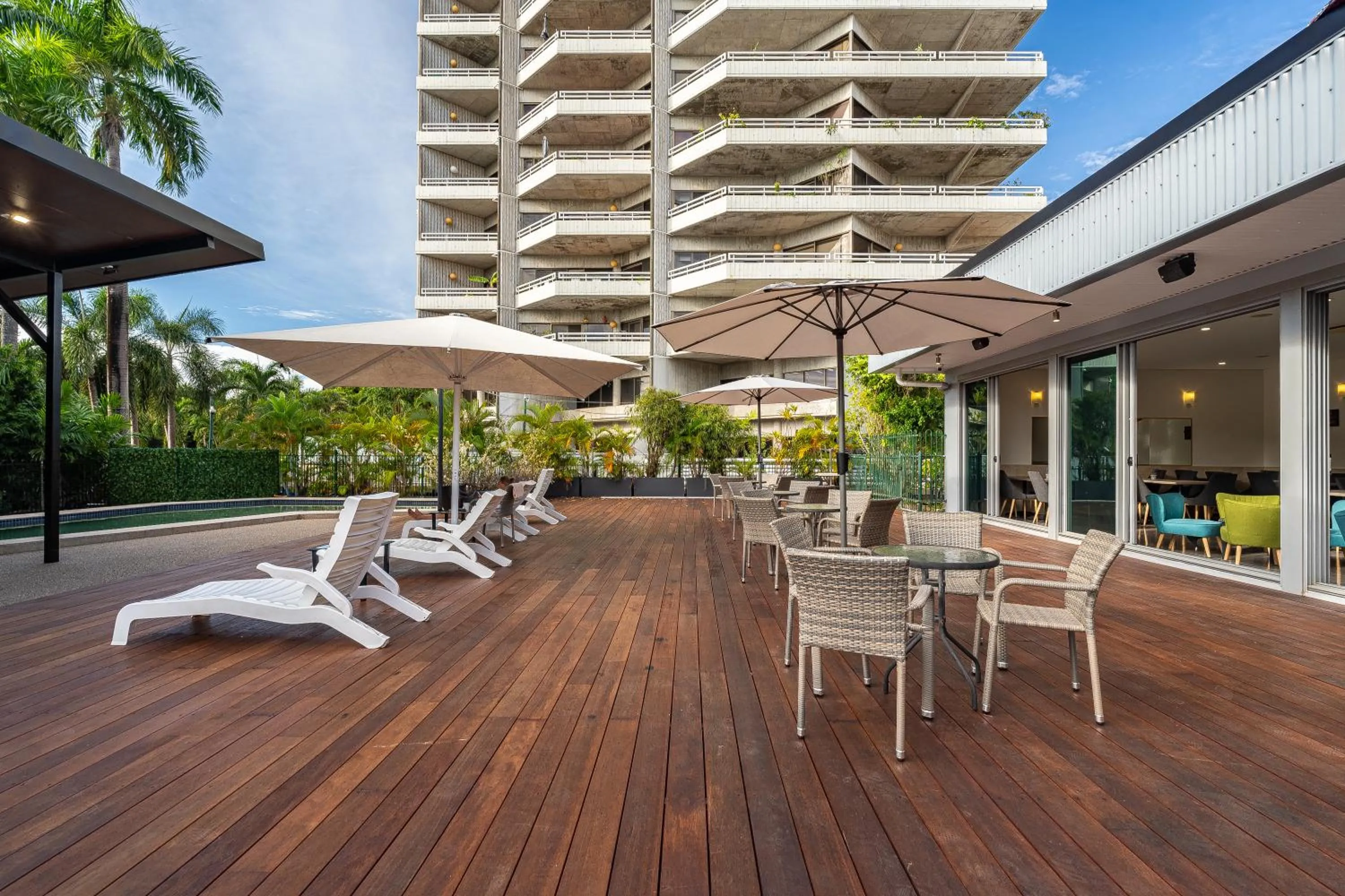 Restaurant/places to eat in Vitina Studios by Argus