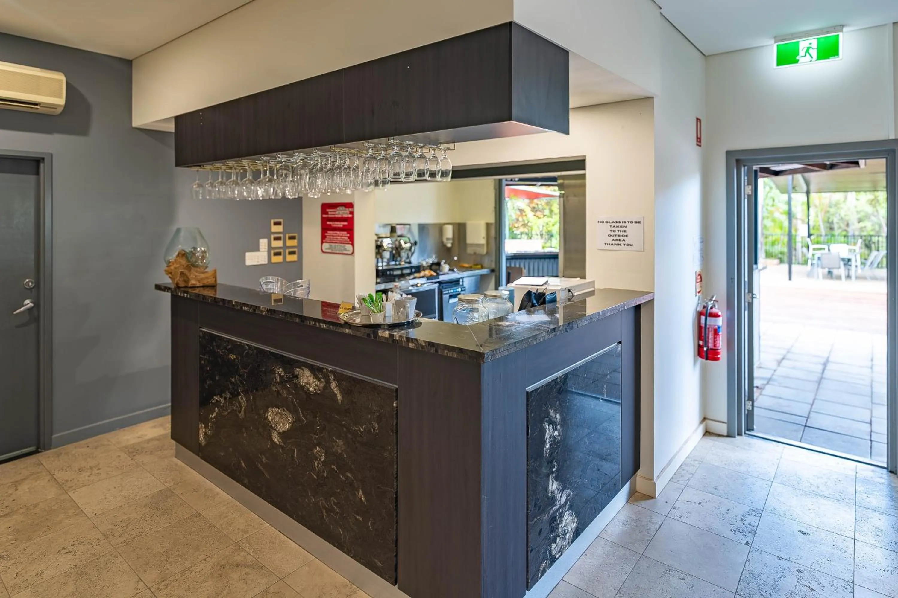 Restaurant/places to eat in Vitina Studios by Argus