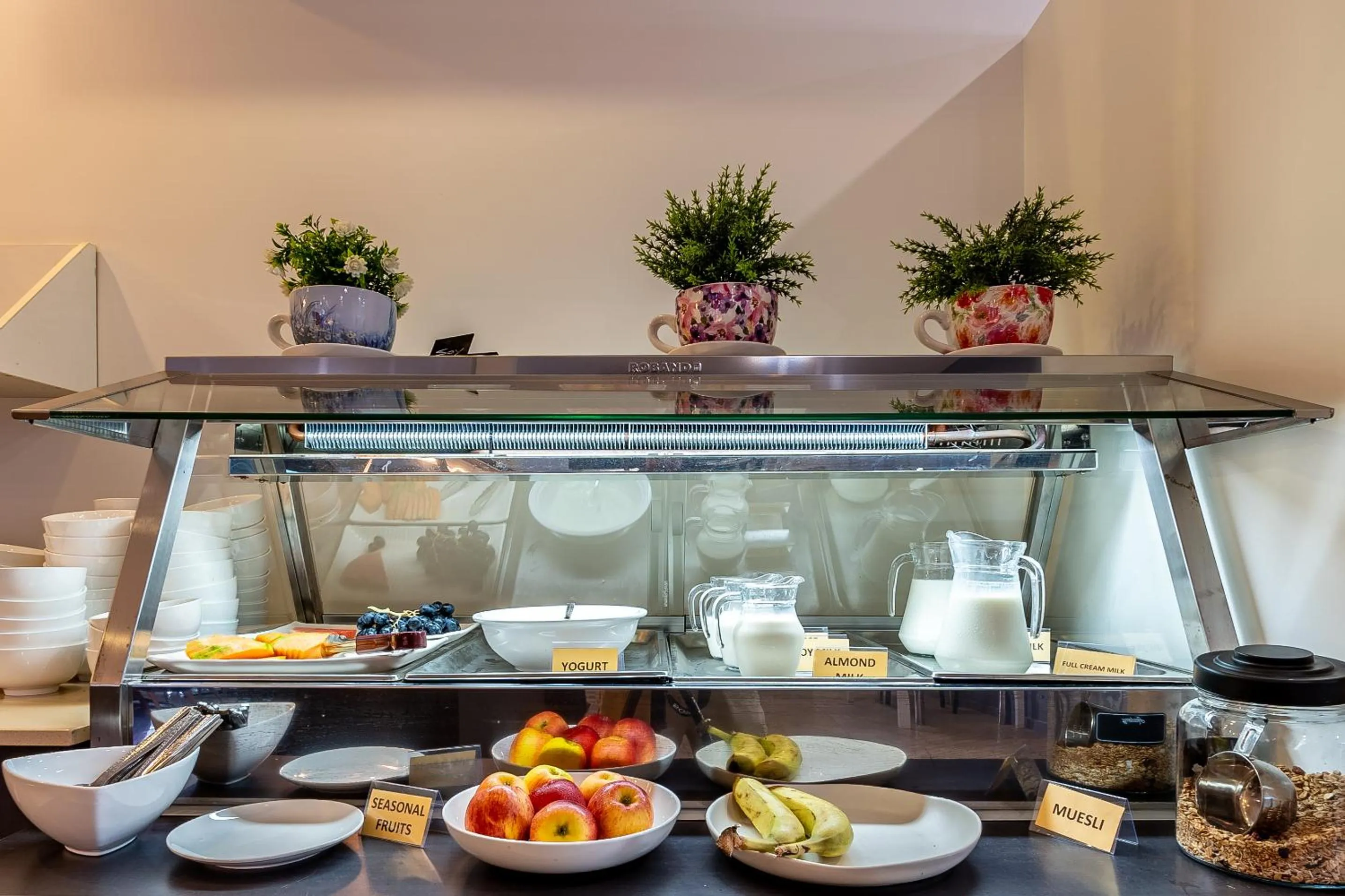 Restaurant/places to eat in Vitina Studios by Argus