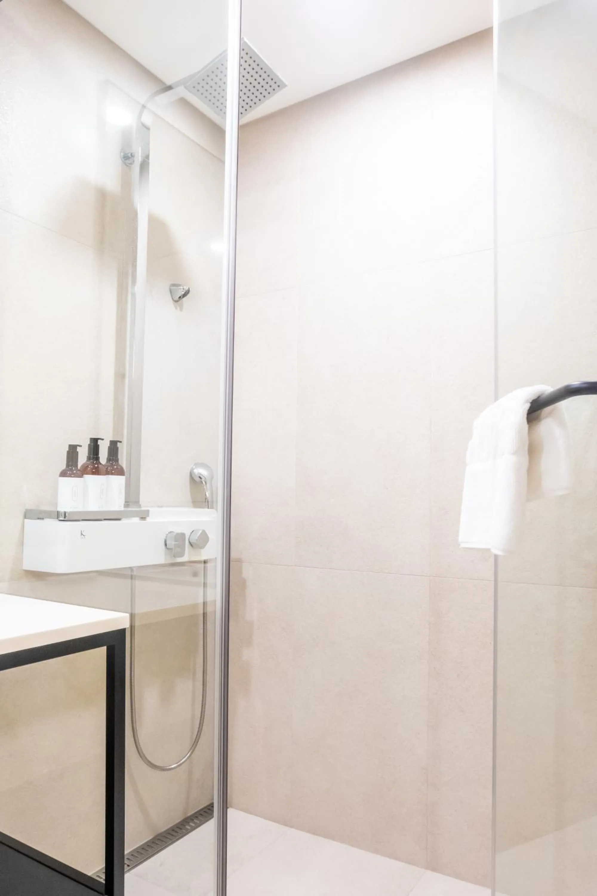 Shower in AG405 Hotel