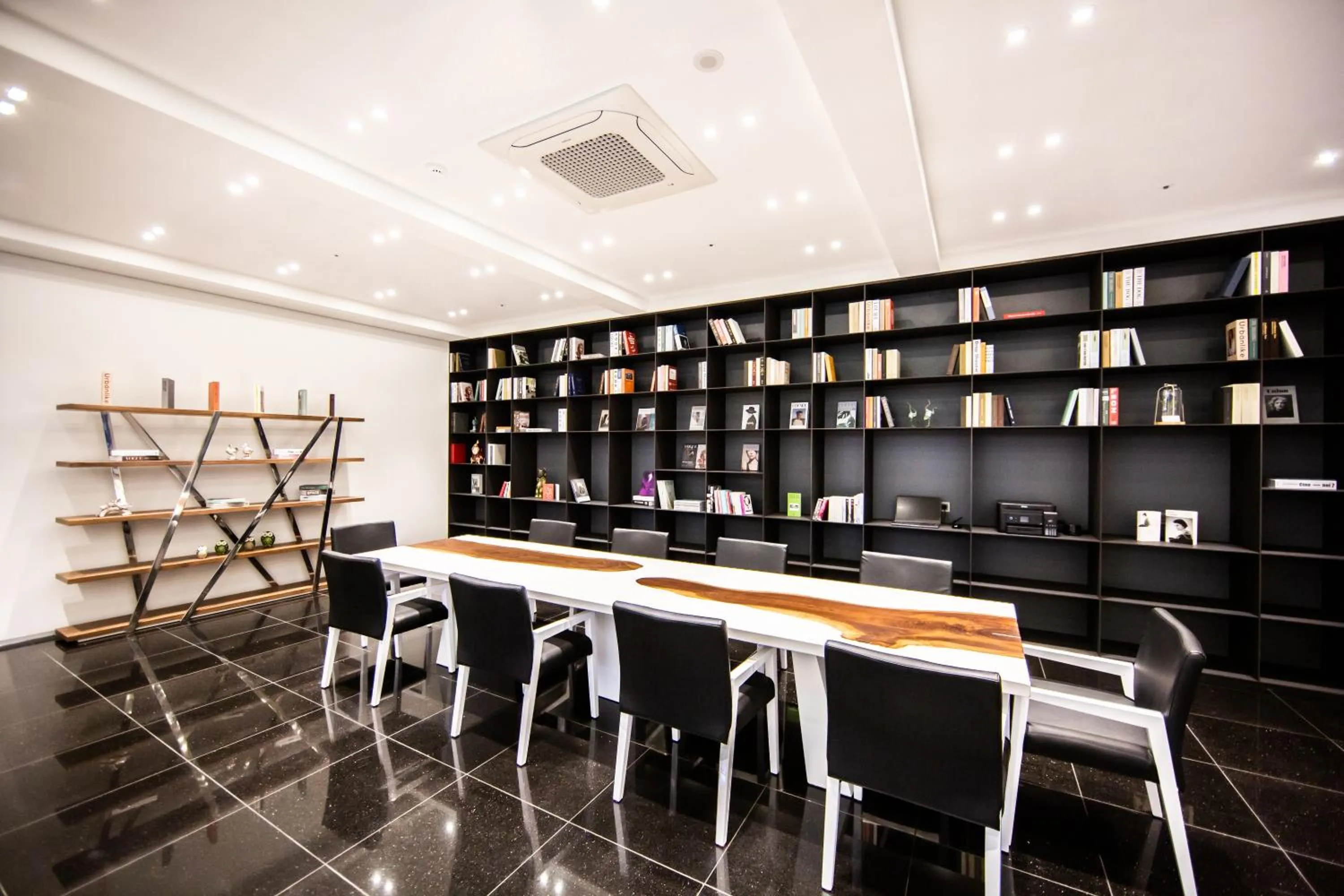 Business facilities in AG405 Hotel