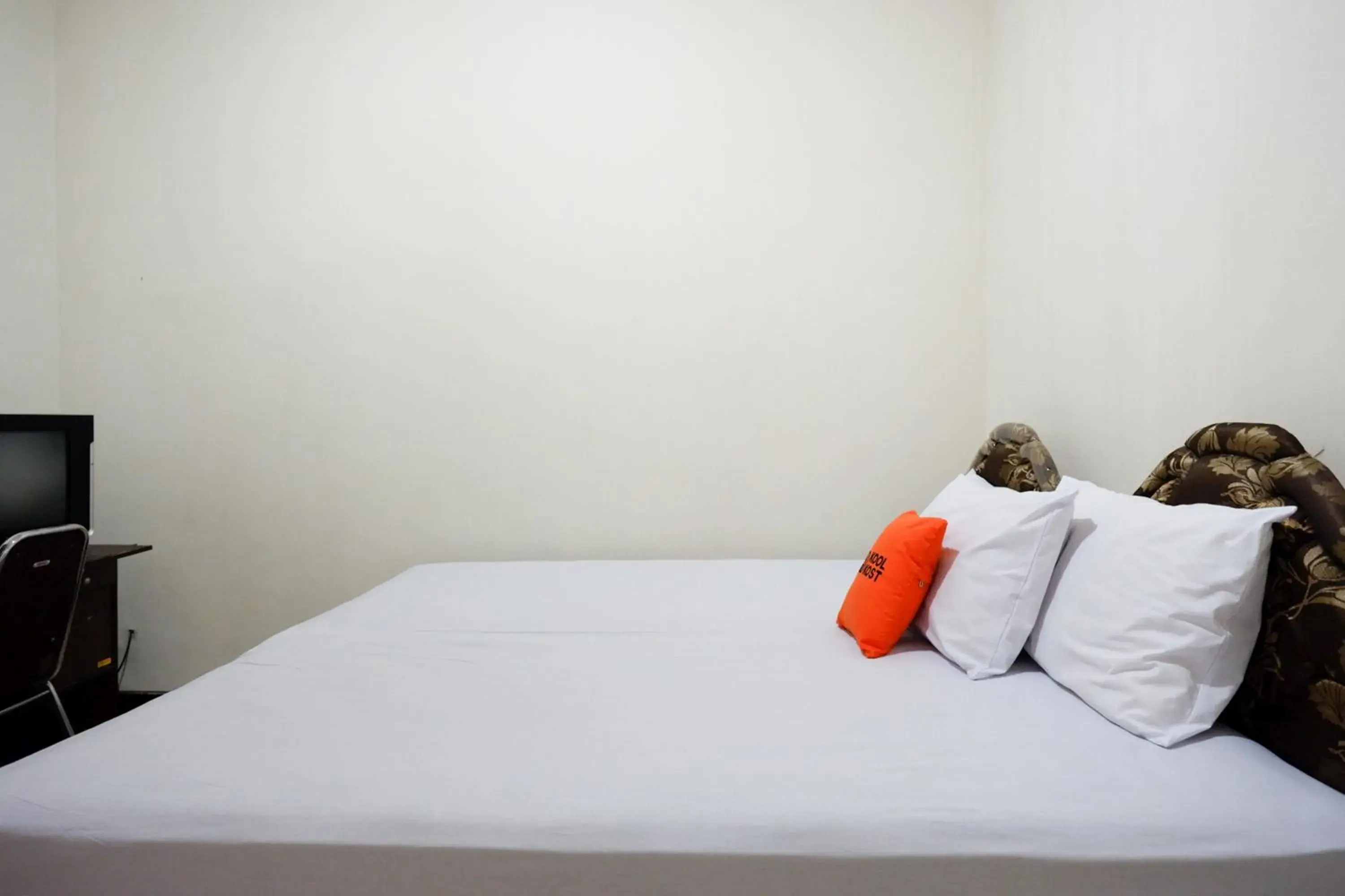 Photo of the whole room in KoolKost near Kawasan Simpang Lima Semarang Photo of the whole room in KoolKost near Kawasan Simpang Lima Semarang