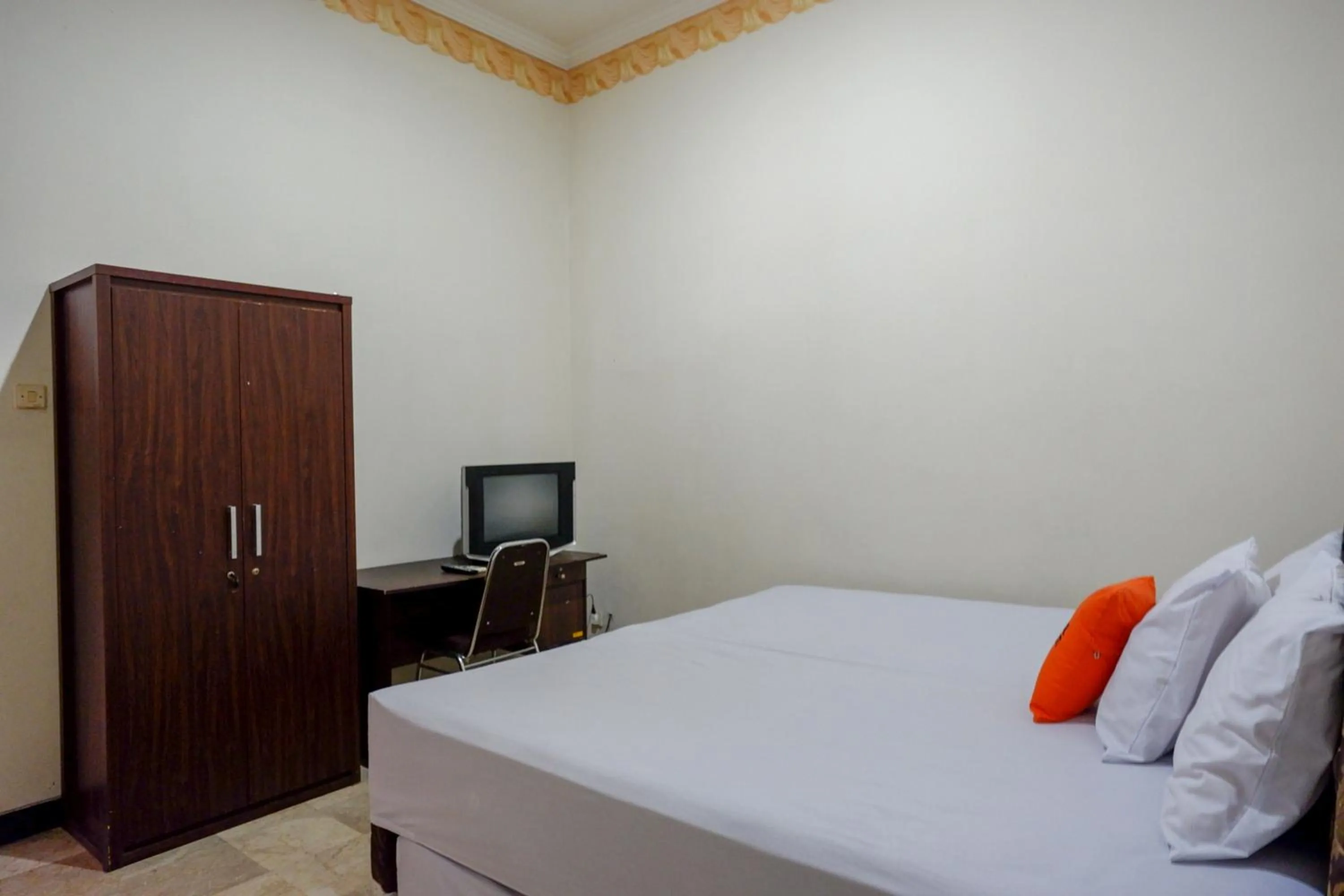 Bed in KoolKost near Kawasan Simpang Lima Semarang