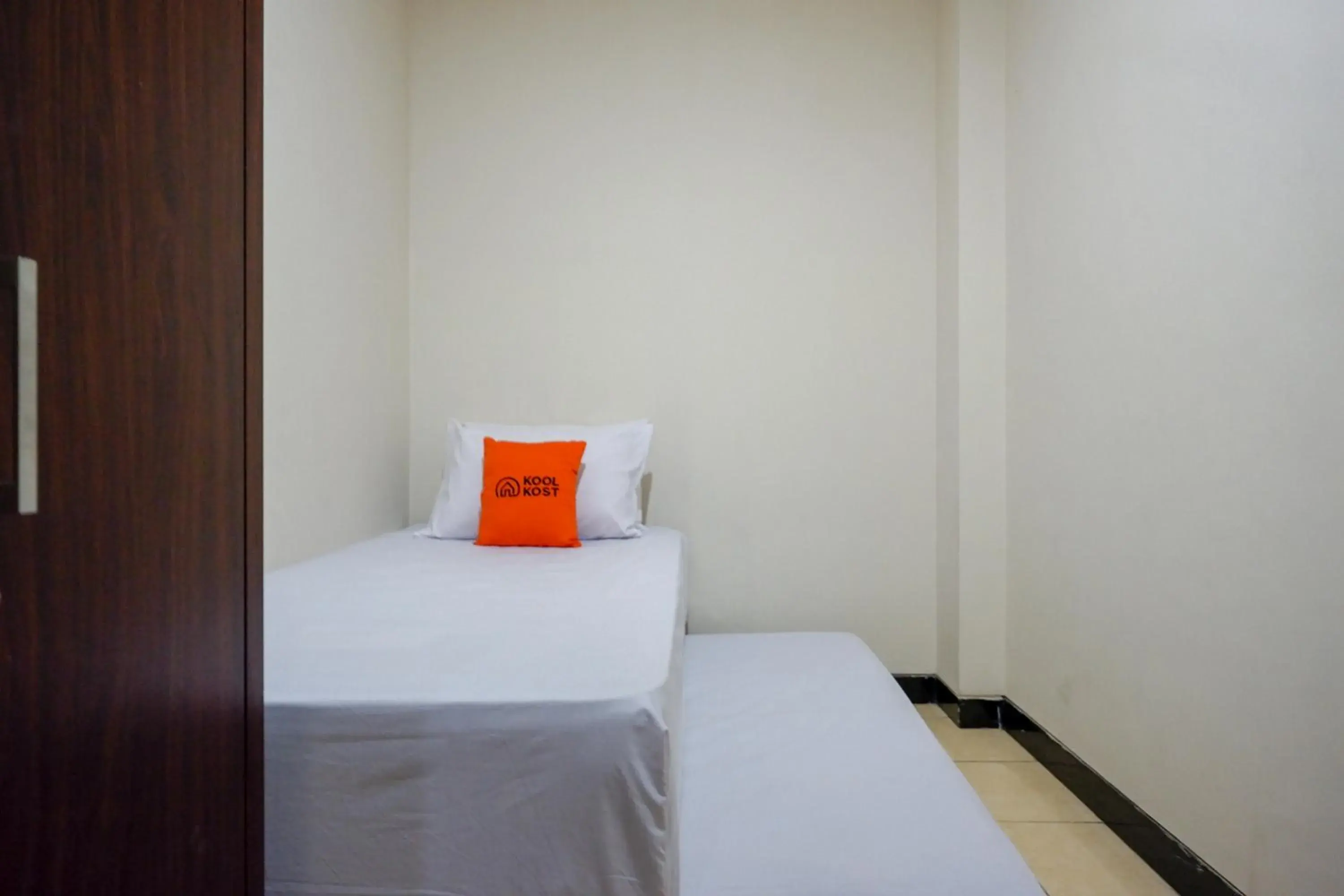 Photo of the whole room in KoolKost near Kawasan Simpang Lima Semarang Photo of the whole room in KoolKost near Kawasan Simpang Lima Semarang