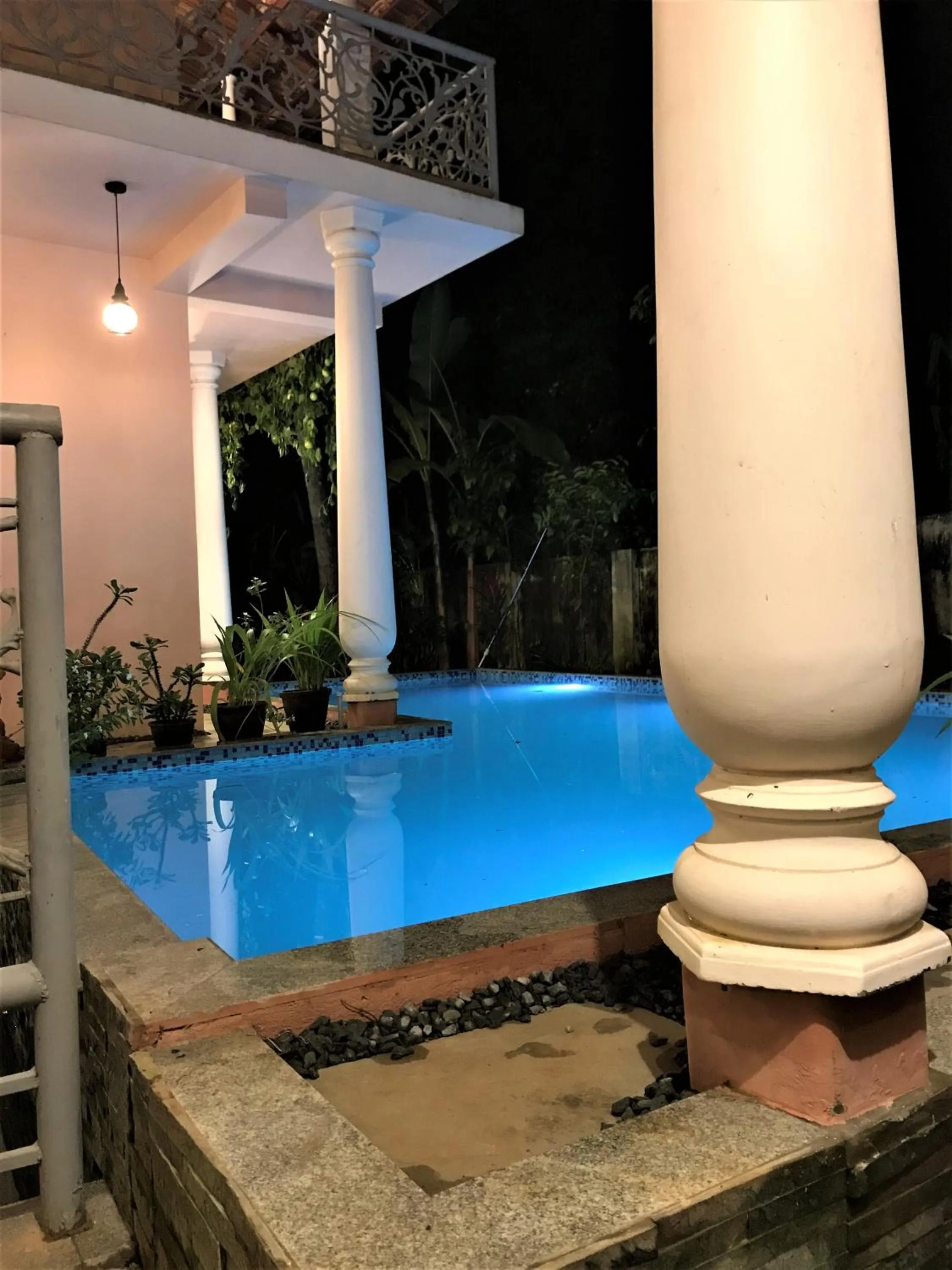 Swimming pool in Mandaram villas