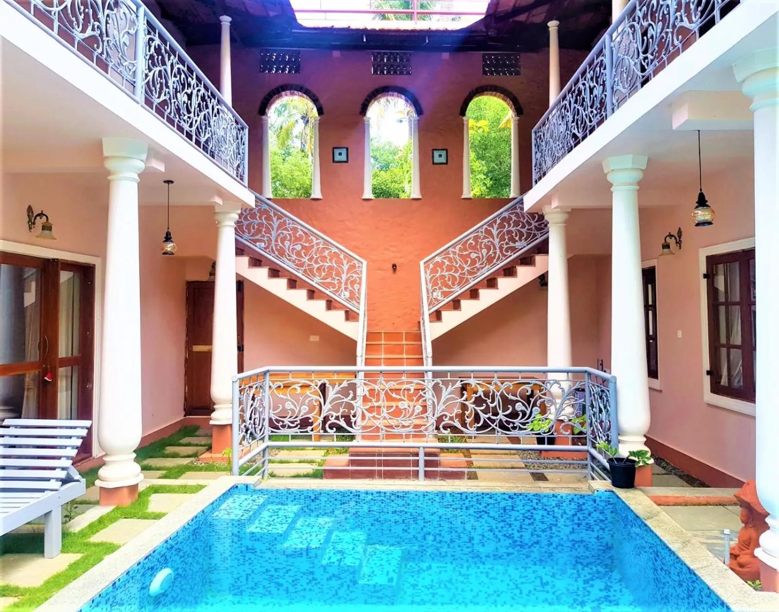 Swimming pool in Mandaram villas