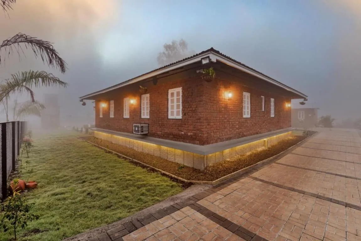 Property building in THE EARTH FARM