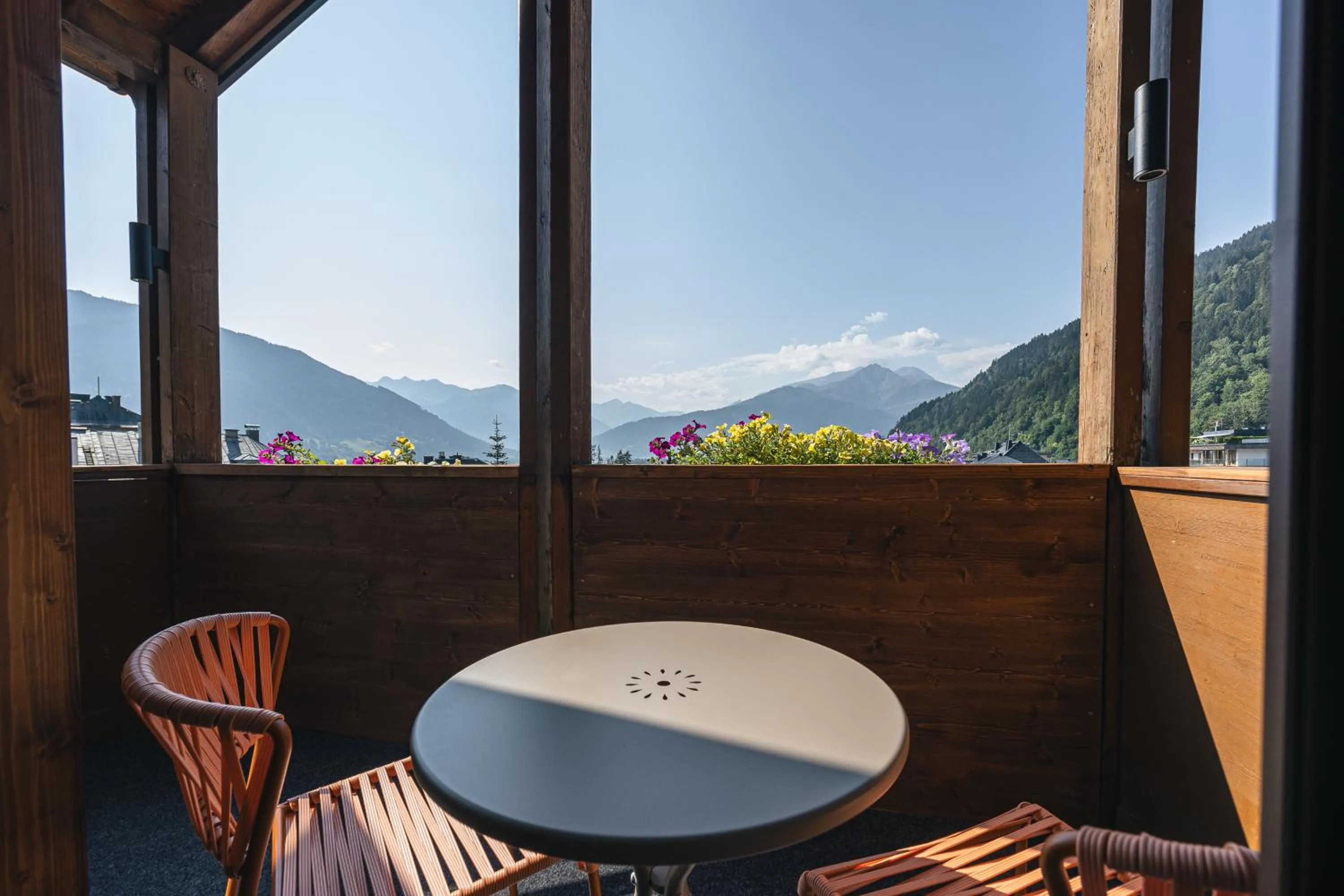 Mountain view in Upside Down Town Hotel-Neue Post