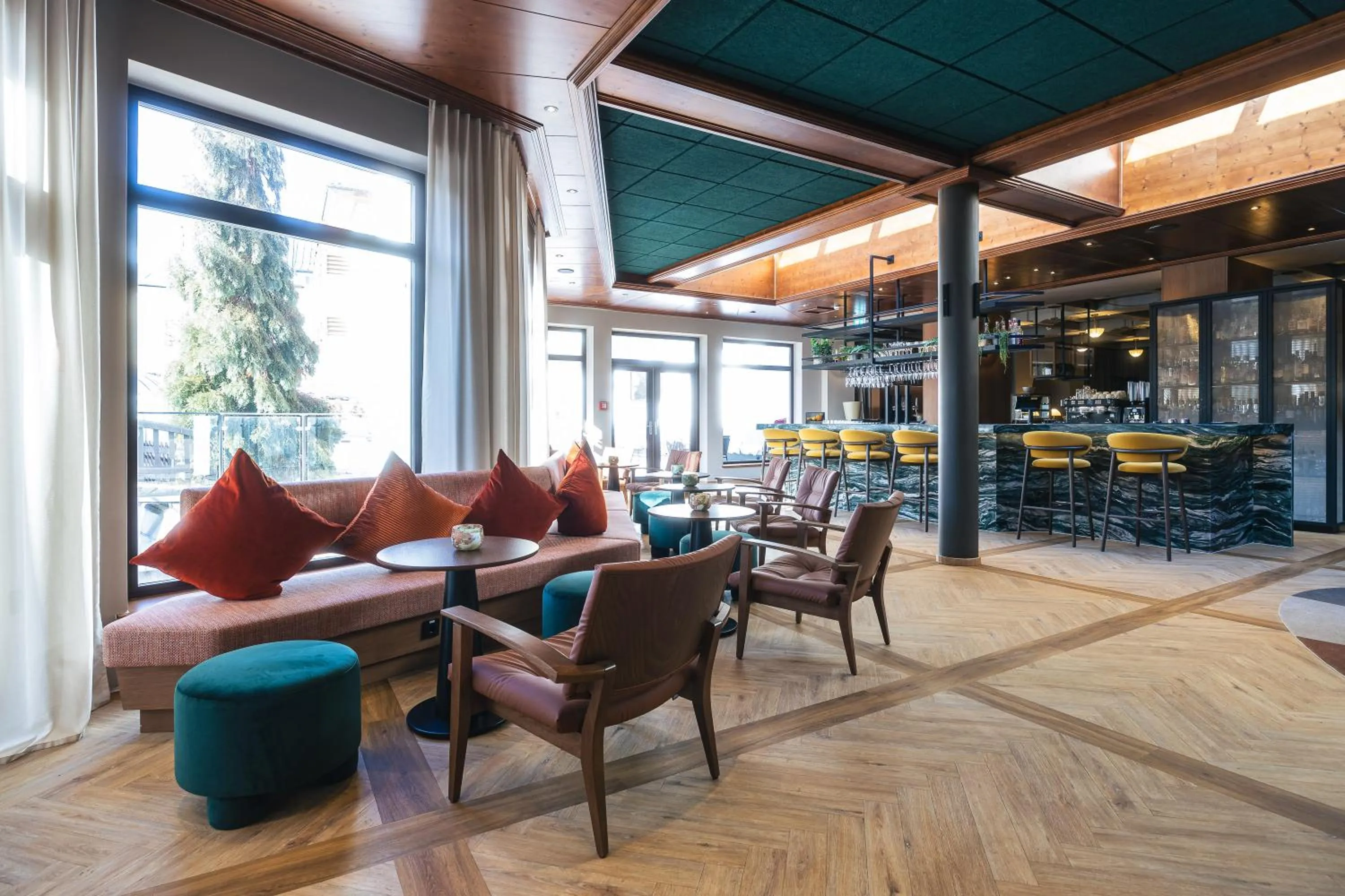 Lounge or bar in Upside Down Town Hotel-Neue Post