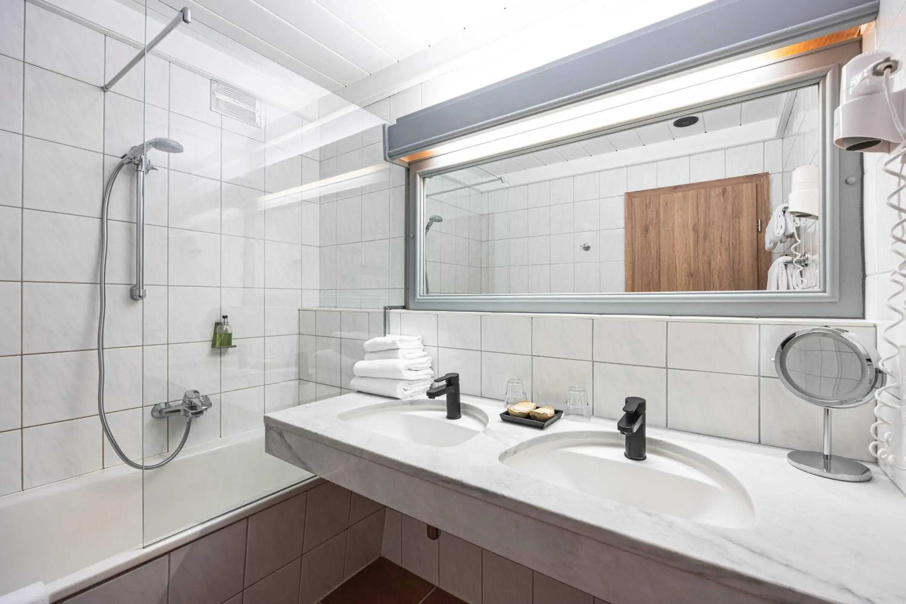 One-Bedroom Apartment in Upside Down Town Hotel-Neue Post One-Bedroom Apartment in Upside Down Town Hotel-Neue Post