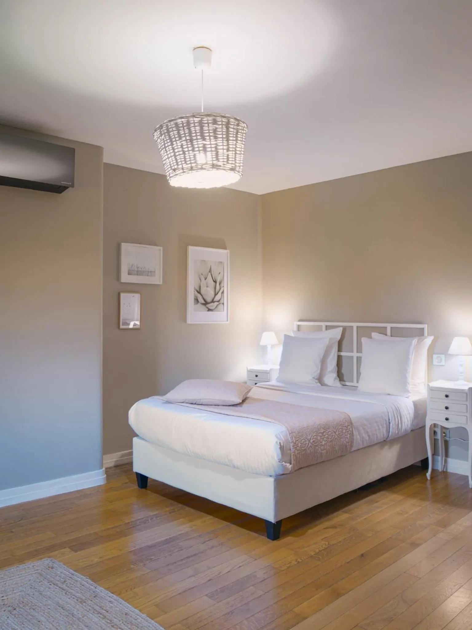 Bed in Hotel Ô Château