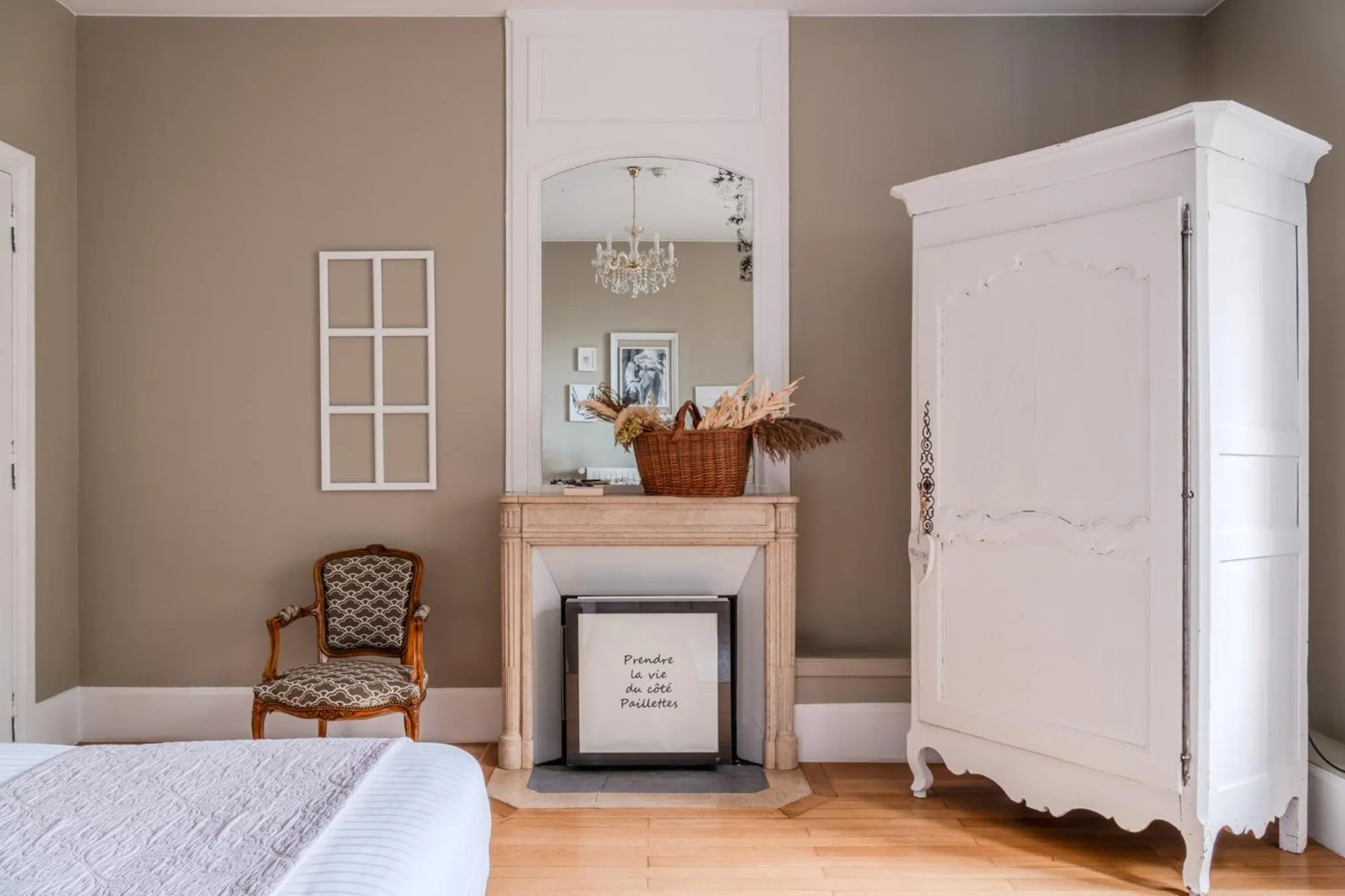 Photo of the whole room, Bed in Hotel Ô Château