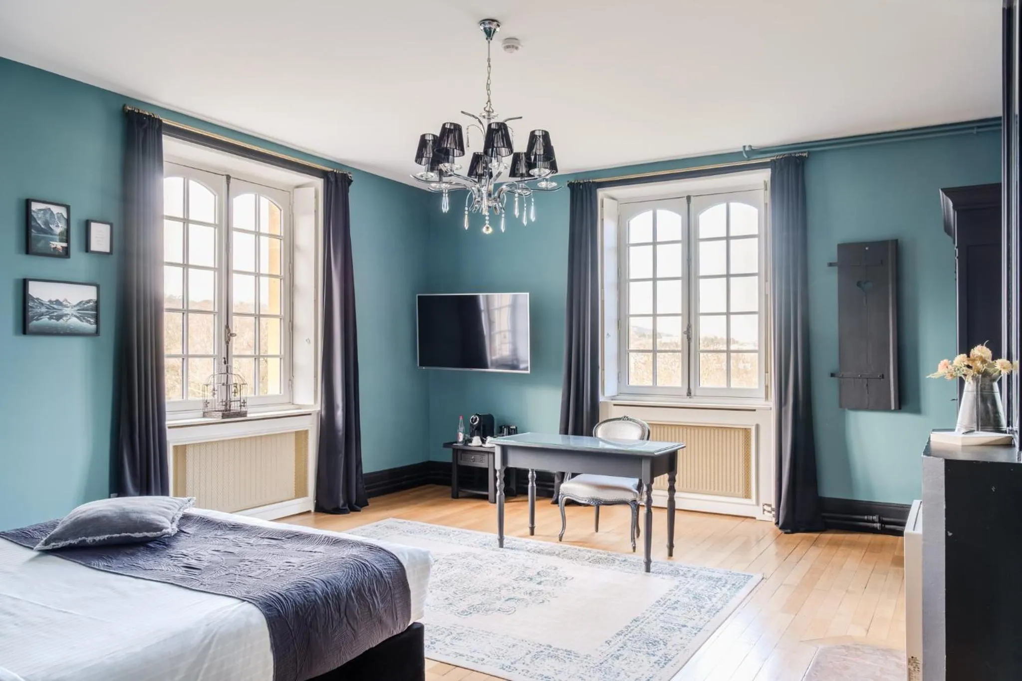 Photo of the whole room, Bed in Hotel Ô Château