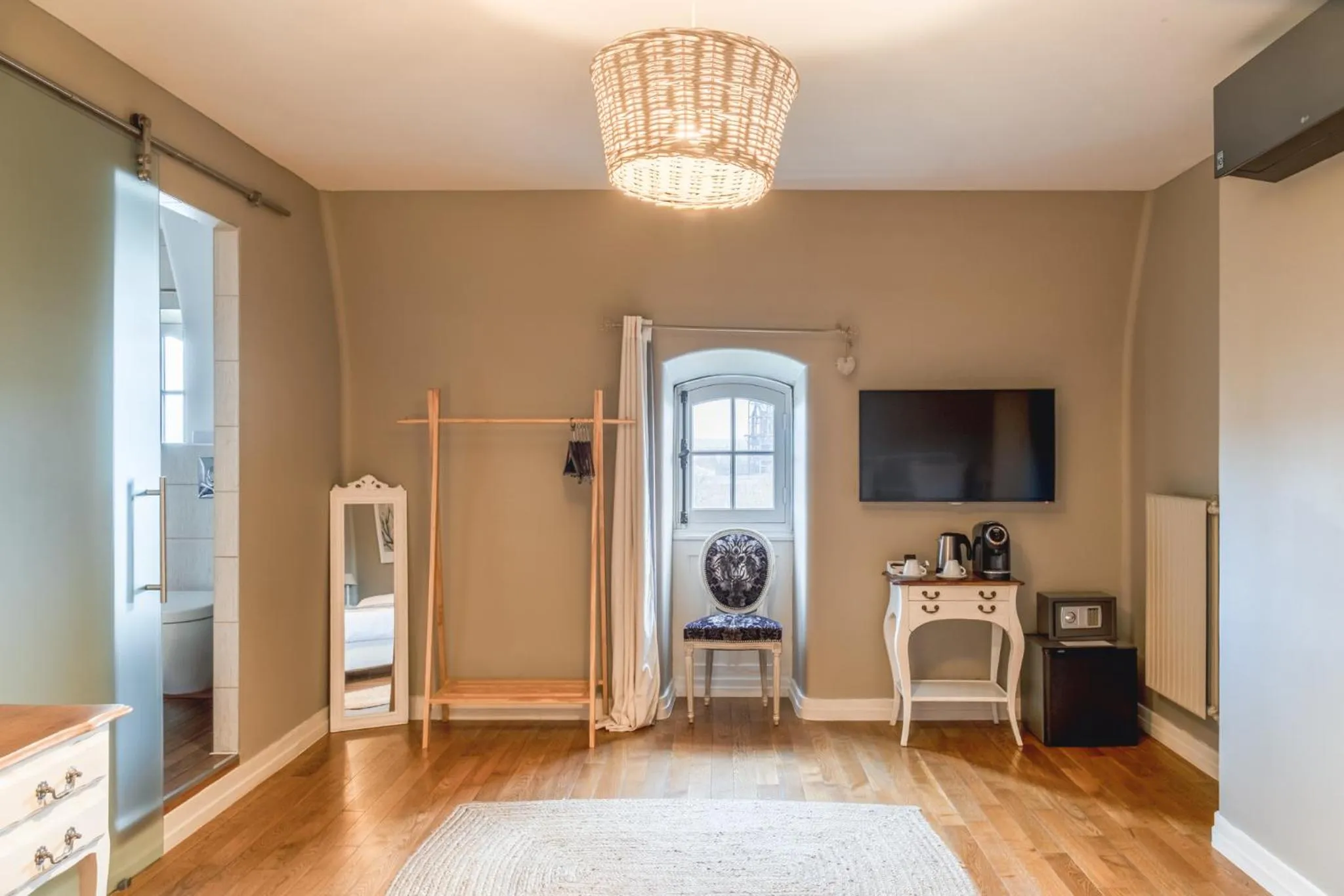 Photo of the whole room in Hotel Ô Château