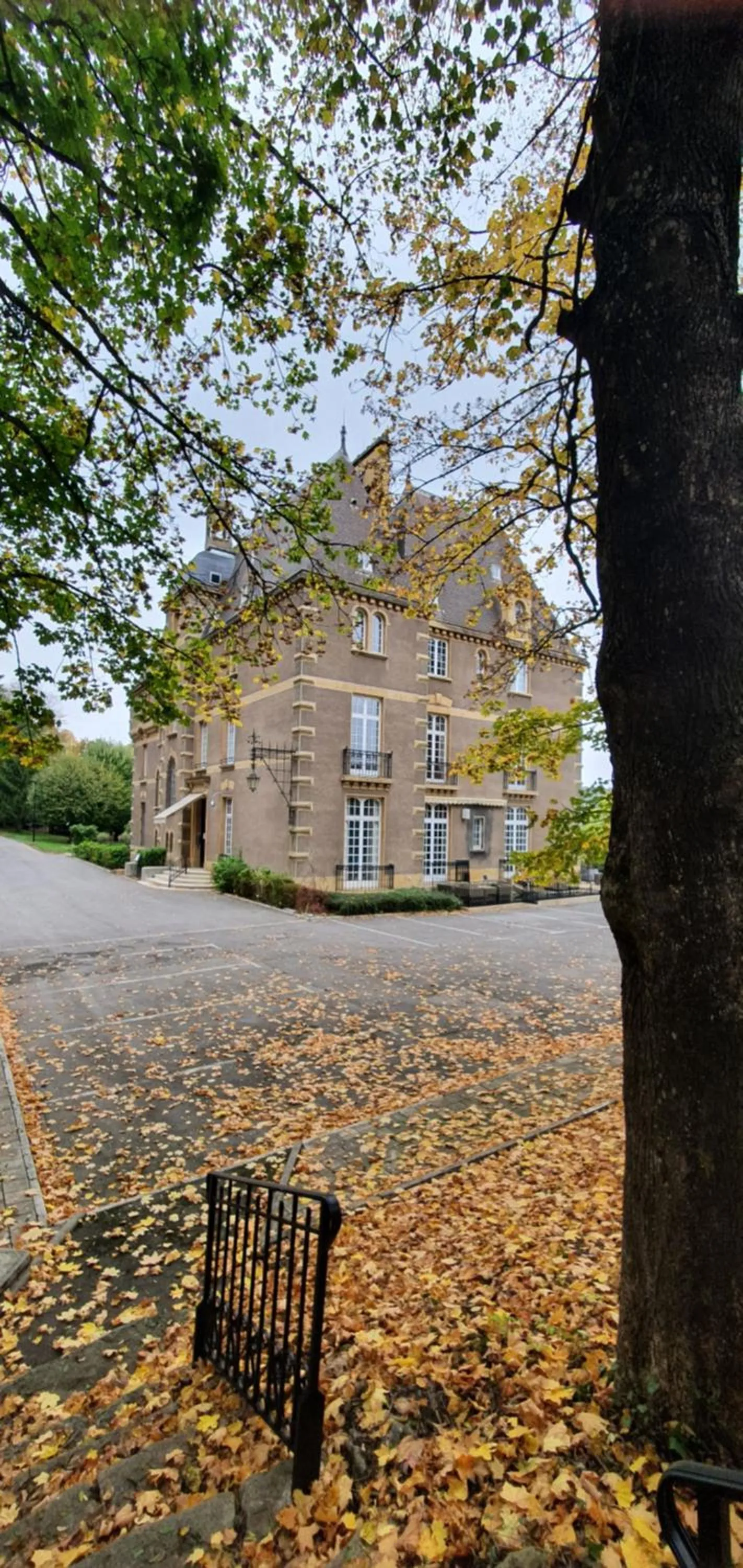Property building in Hotel Ô Château