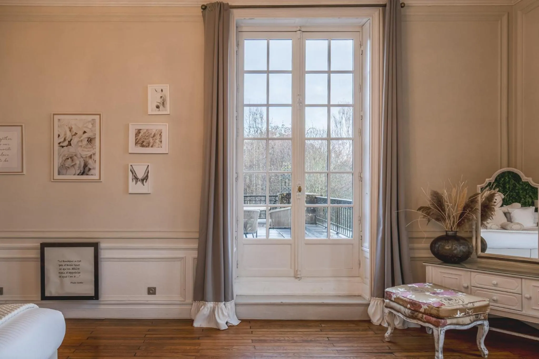 Bedroom in Hotel Ô Château