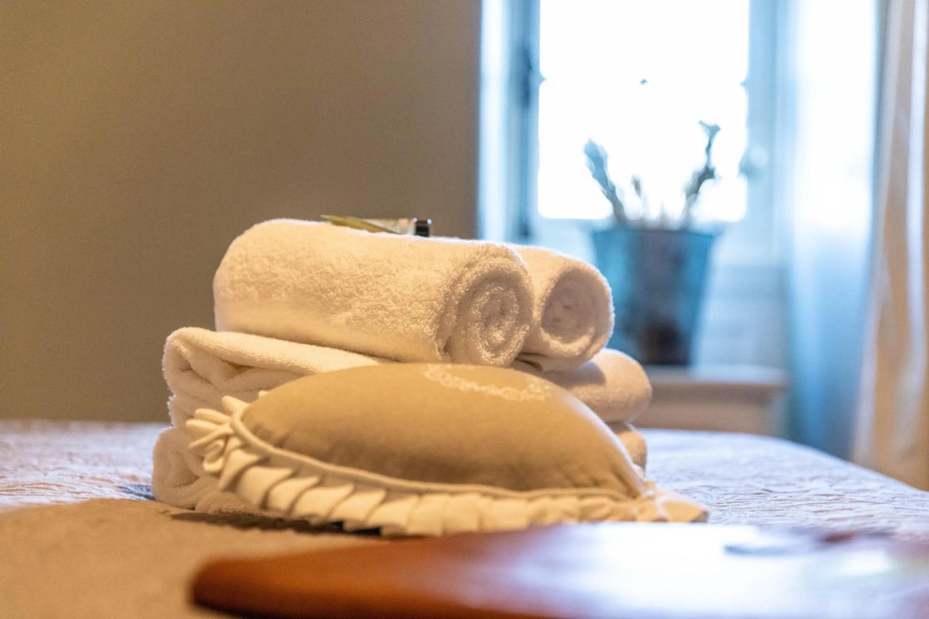 Bathroom, Bed in Hotel Ô Château