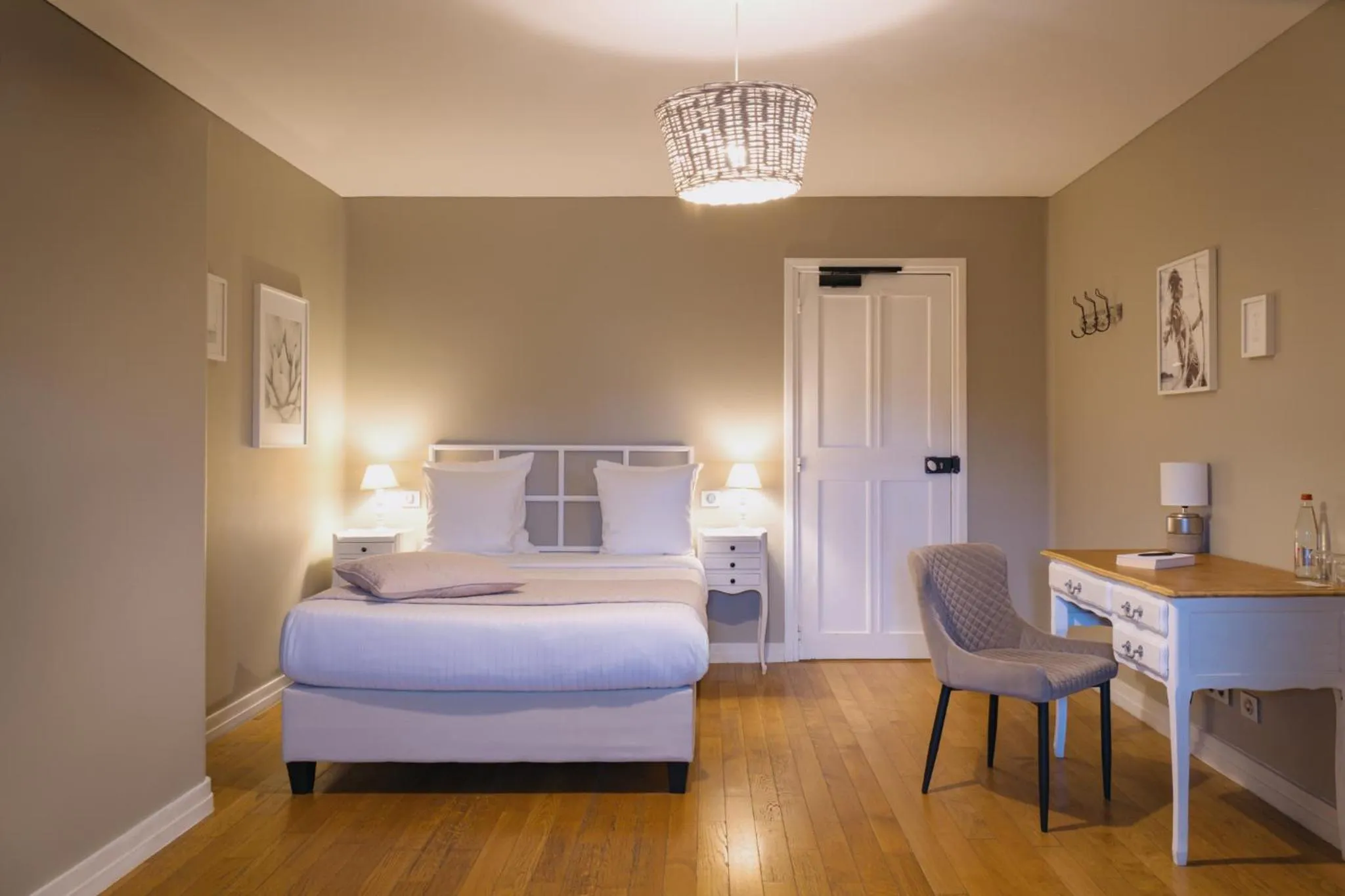 Photo of the whole room, Bed in Hotel Ô Château