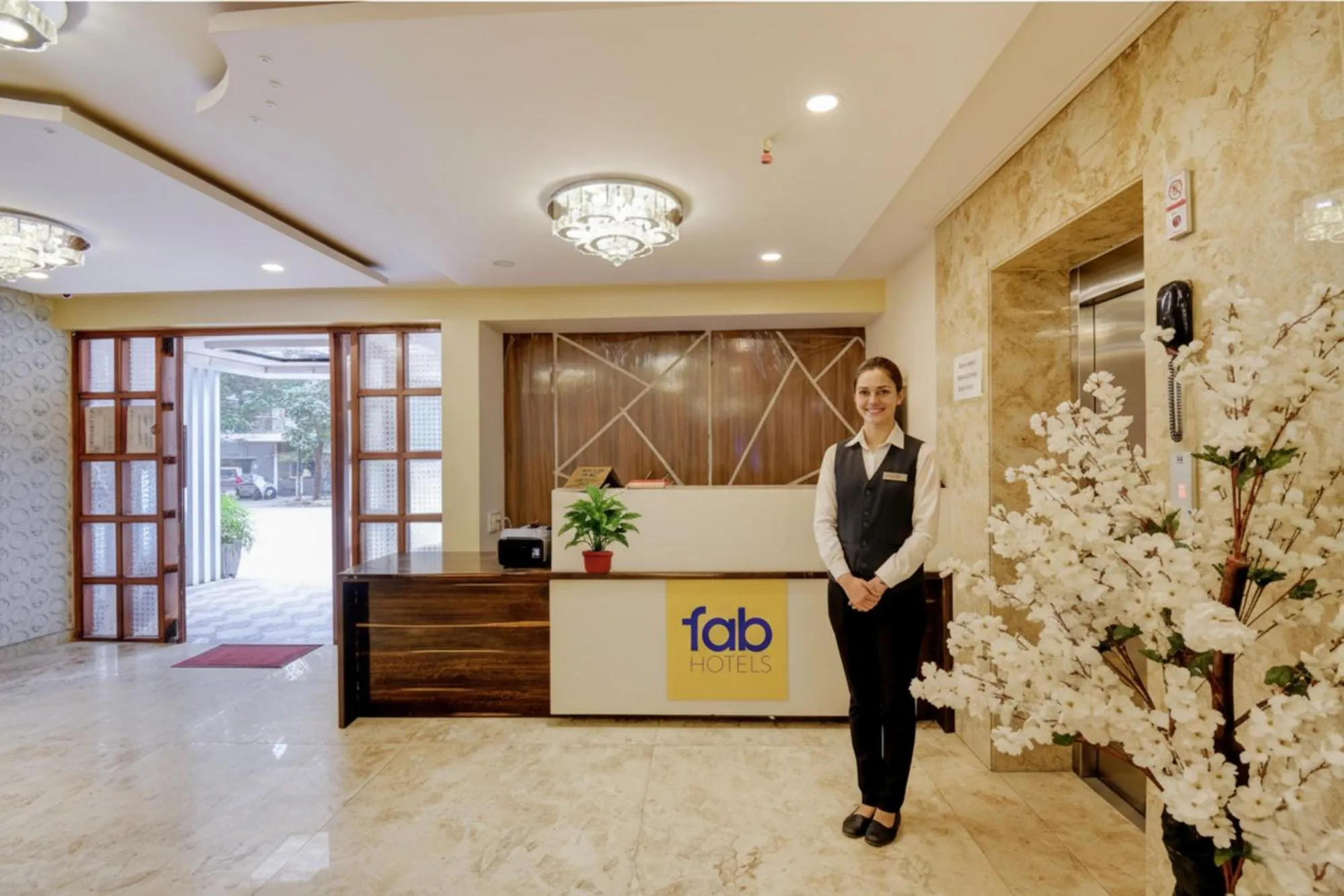 Lobby or reception in FabHotel Cozzy Inn - Tilak Nagar Main Road, Jayanagar