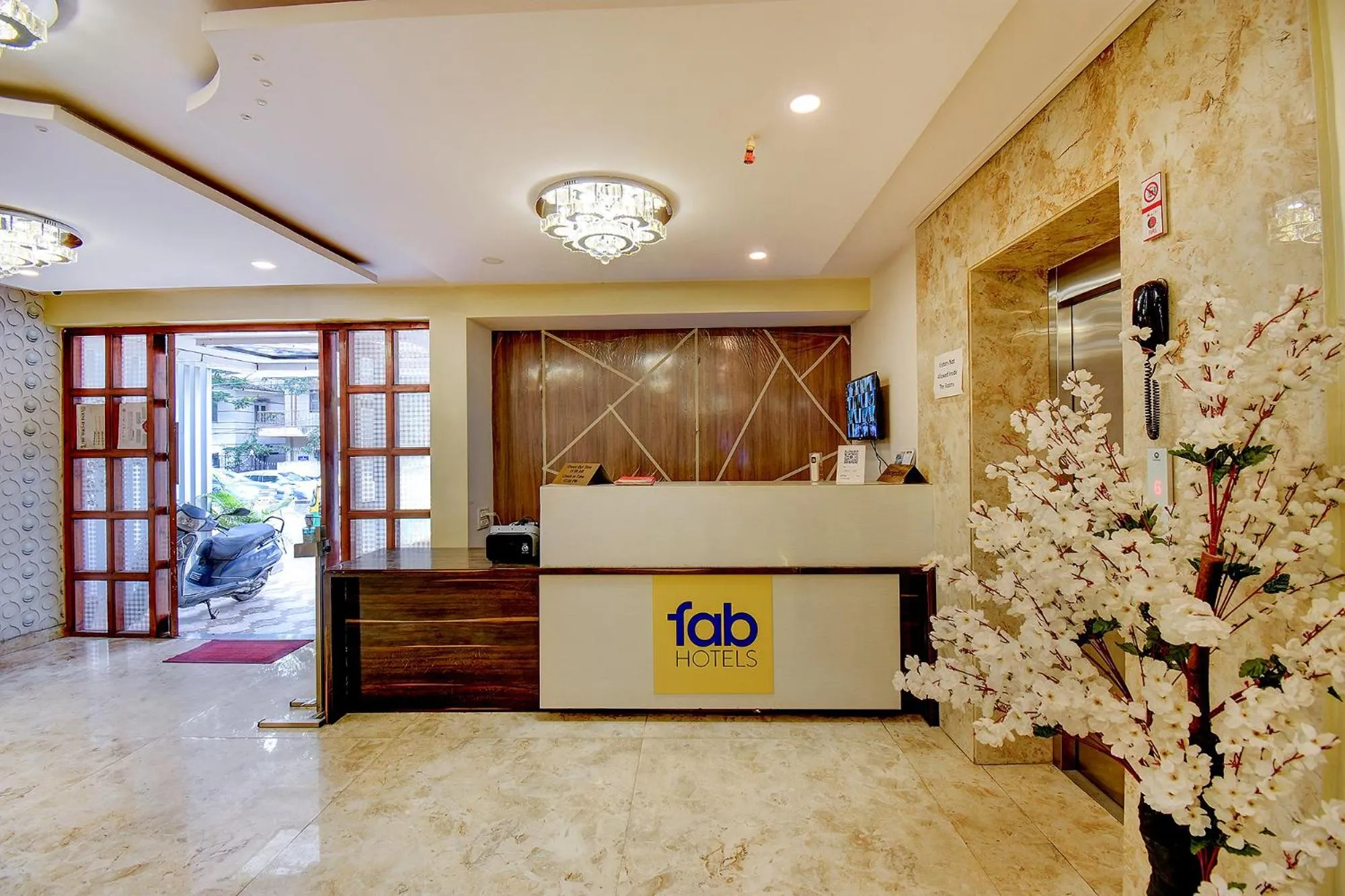 Lobby or reception in FabHotel Cozzy Inn - Tilak Nagar Main Road, Jayanagar