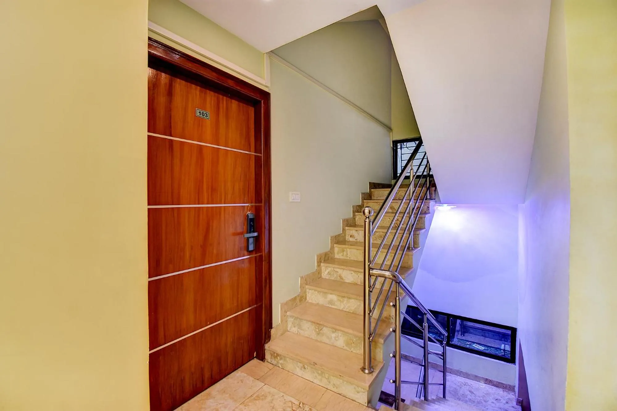 Lobby or reception in FabHotel Cozzy Inn - Tilak Nagar Main Road, Jayanagar