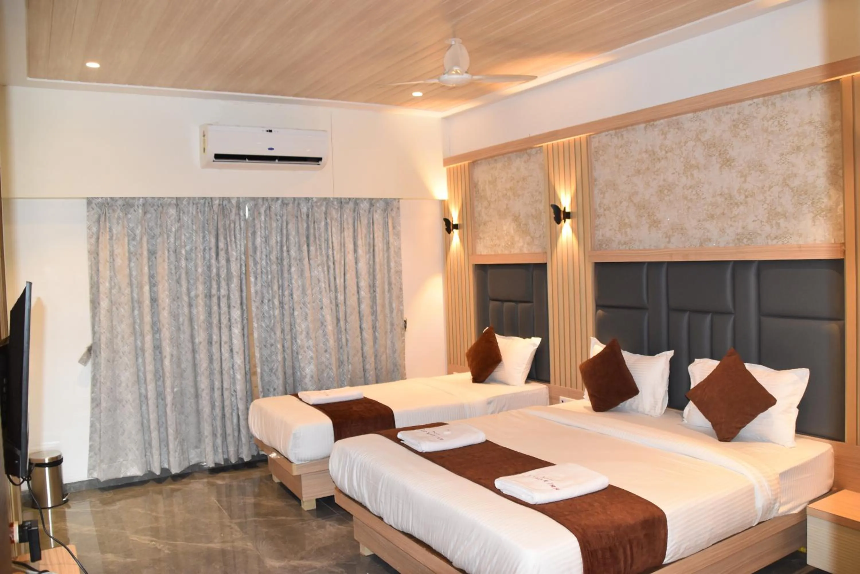 Bed in Hotel Aarush Inn