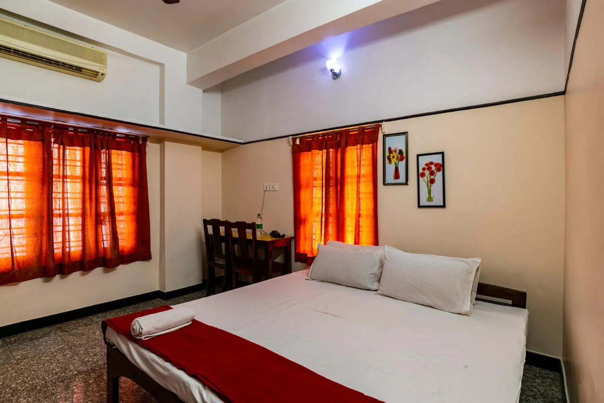 Deluxe Double Room - single occupancy in ANADIYIL LEELAKRISHNA INN Deluxe Double Room - single occupancy in ANADIYIL LEELAKRISHNA INN