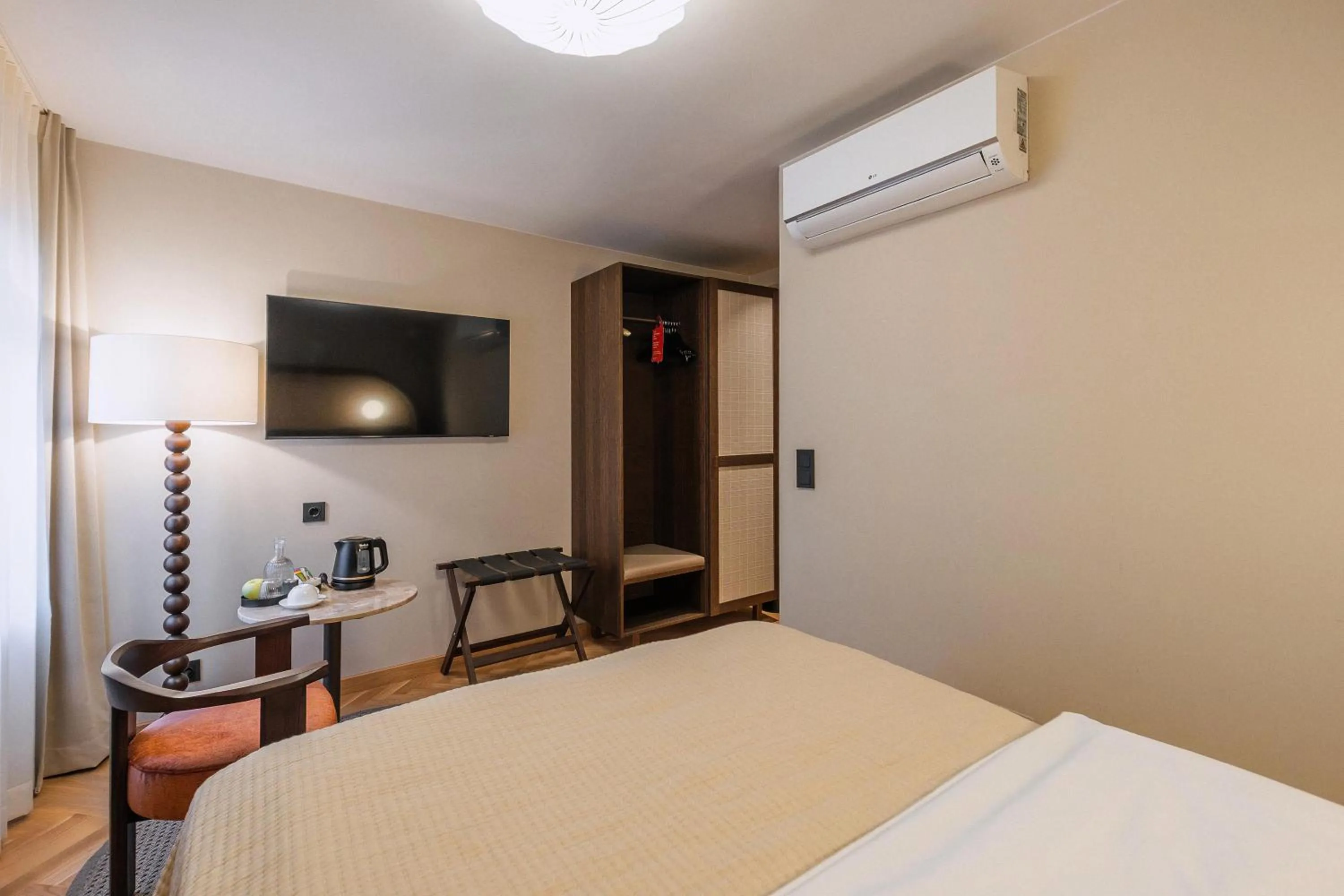 Photo of the whole room, Bed in Hotel Palais Mailberger Hof