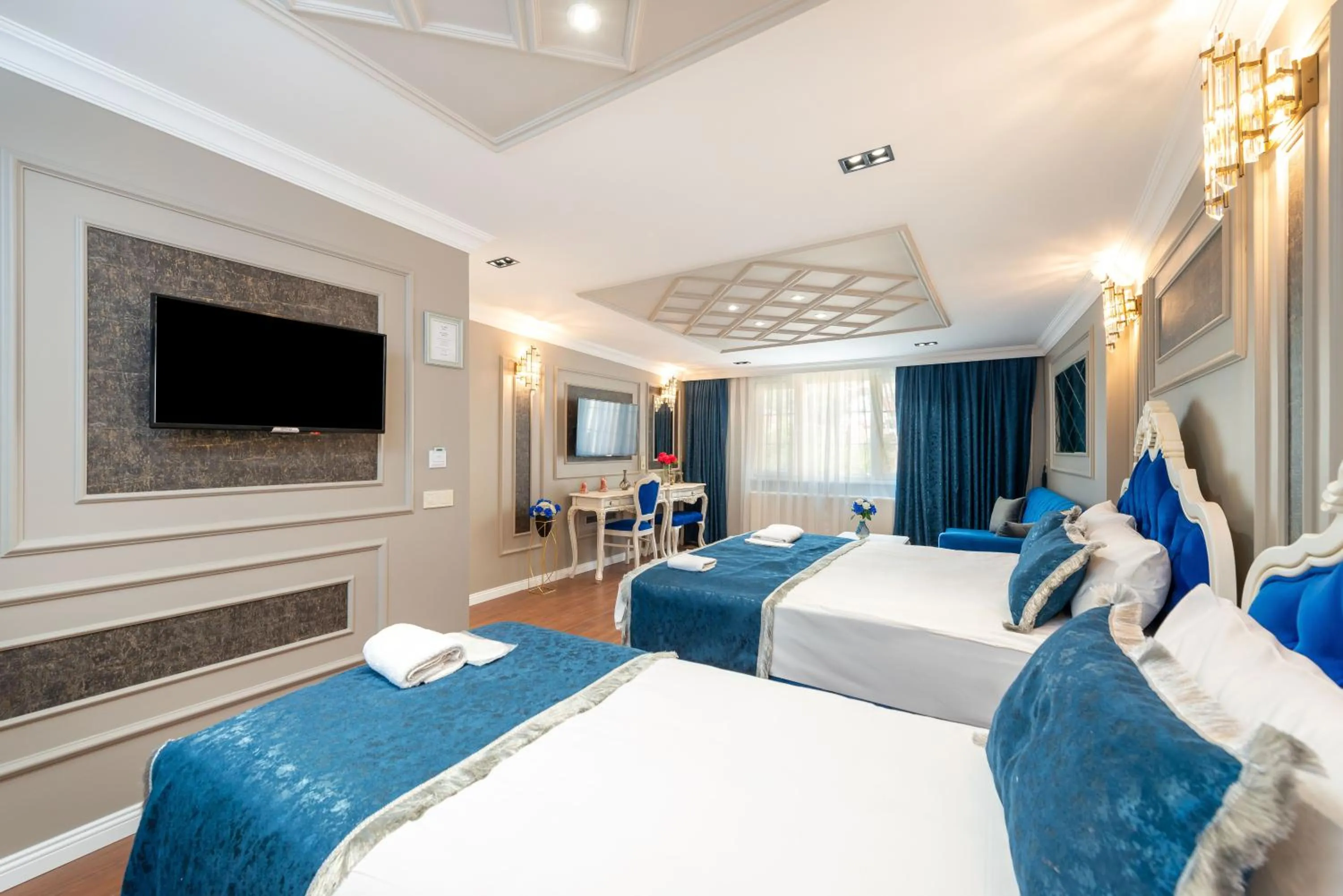 Photo of the whole room, Bed in Begonville Mansion Oldcity