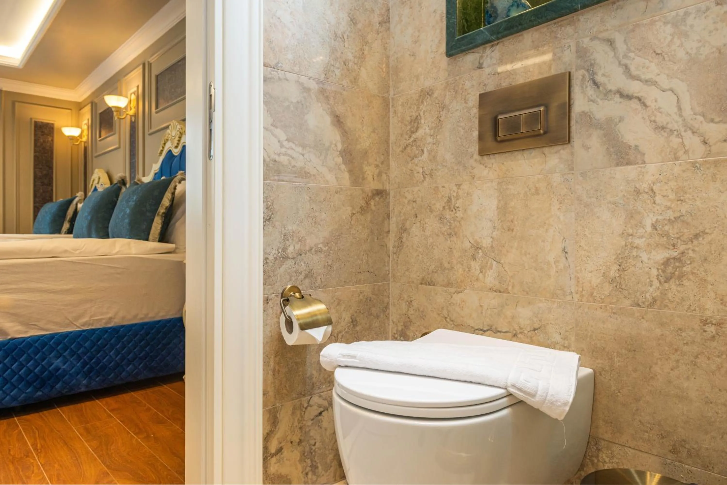 Bathroom, Bed in Begonville Mansion Oldcity