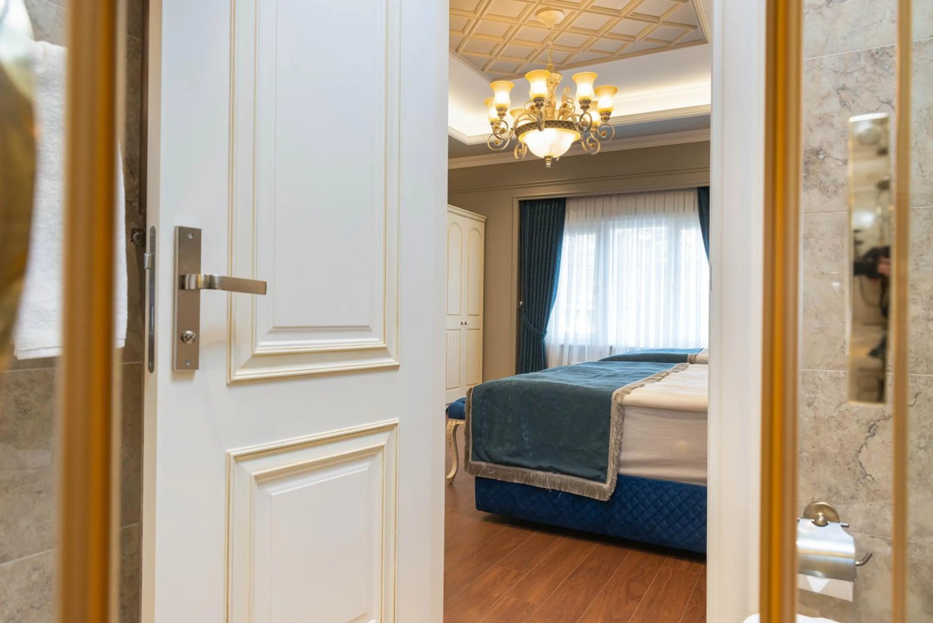 Bed in Begonville Mansion Oldcity