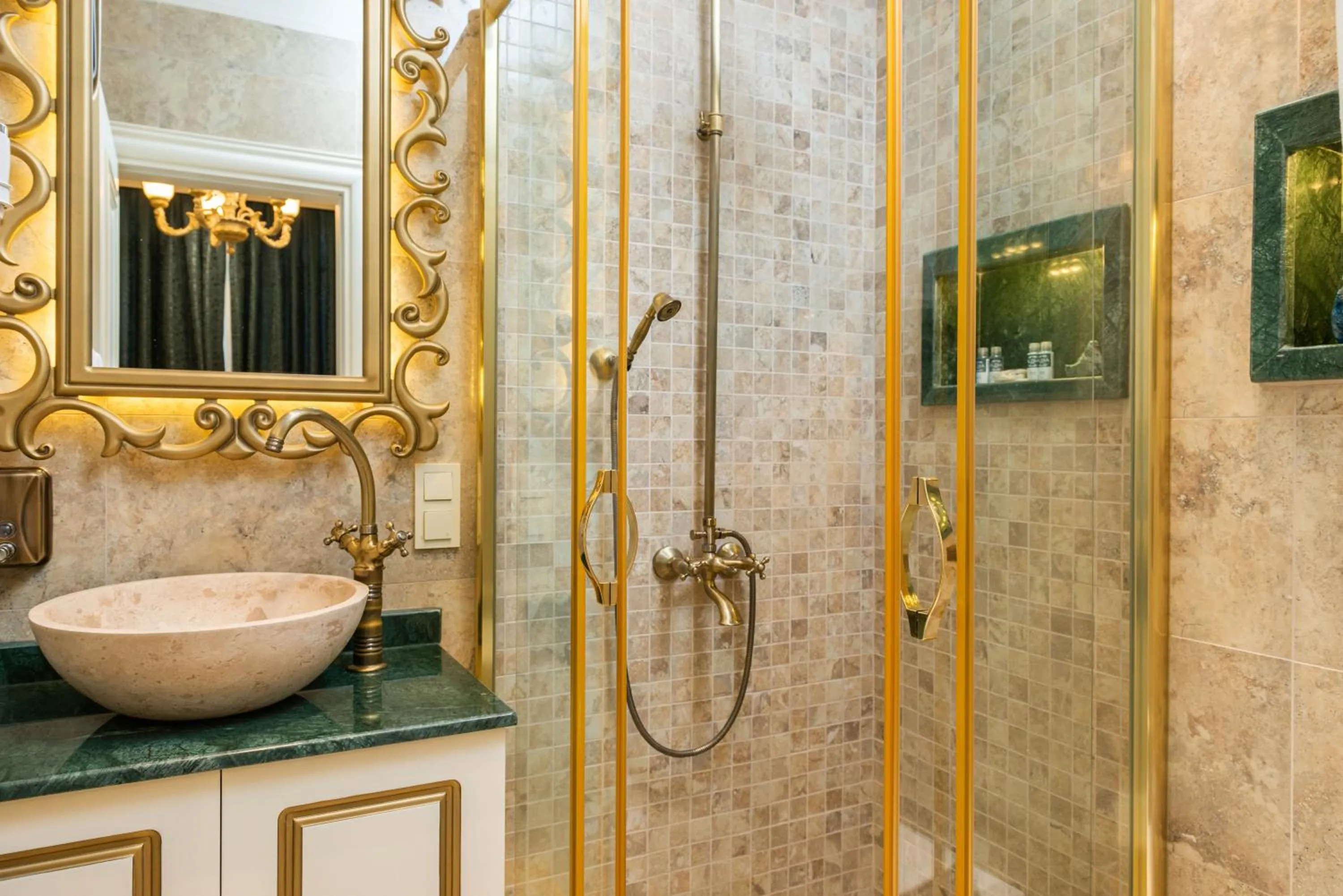 Bathroom in Begonville Mansion Oldcity