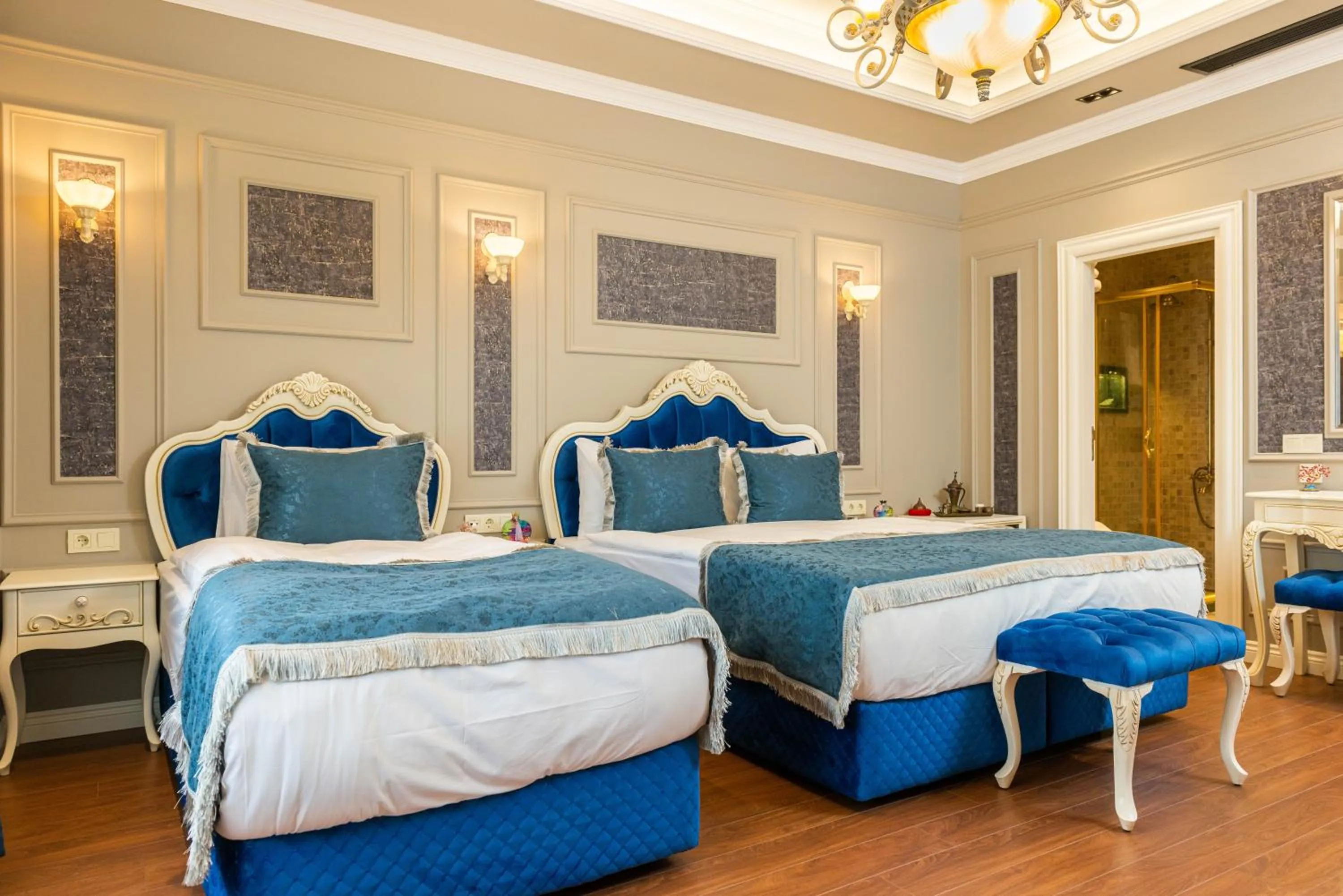 Bedroom, Bed in Begonville Mansion Oldcity