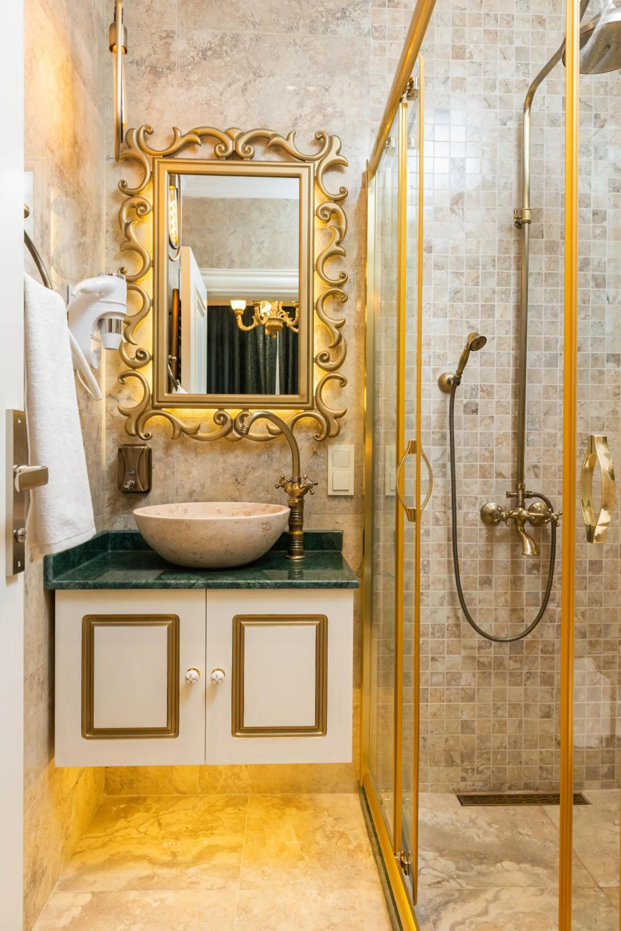 Bathroom in Begonville Mansion Oldcity