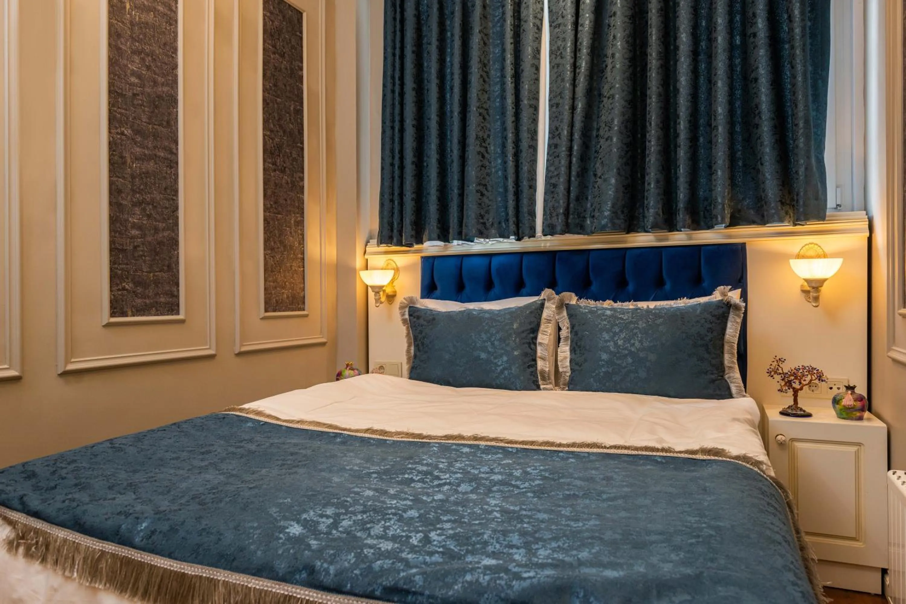 Bed in Begonville Mansion Oldcity