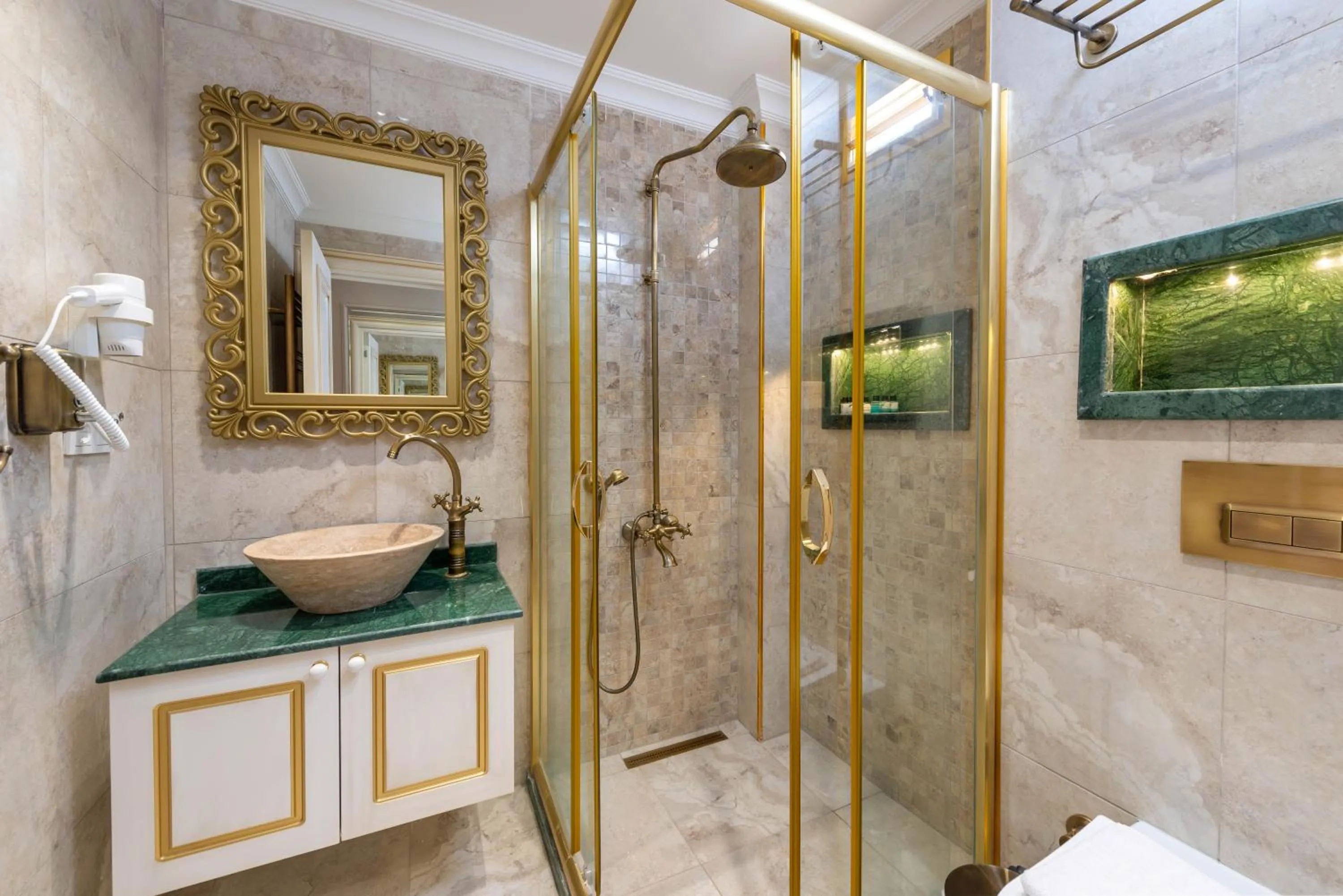 Bathroom in Begonville Mansion Oldcity