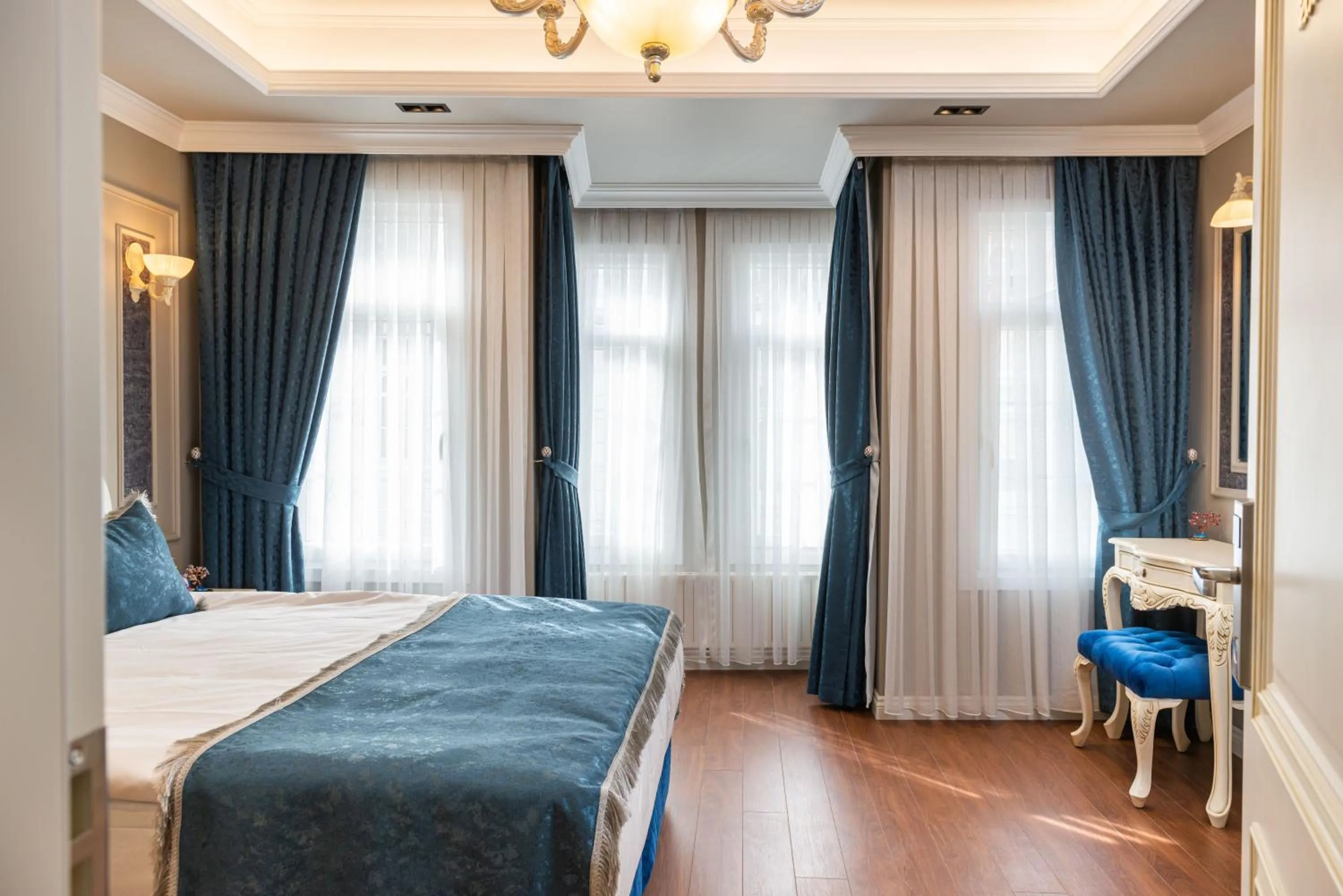 Bedroom, Bed in Begonville Mansion Oldcity