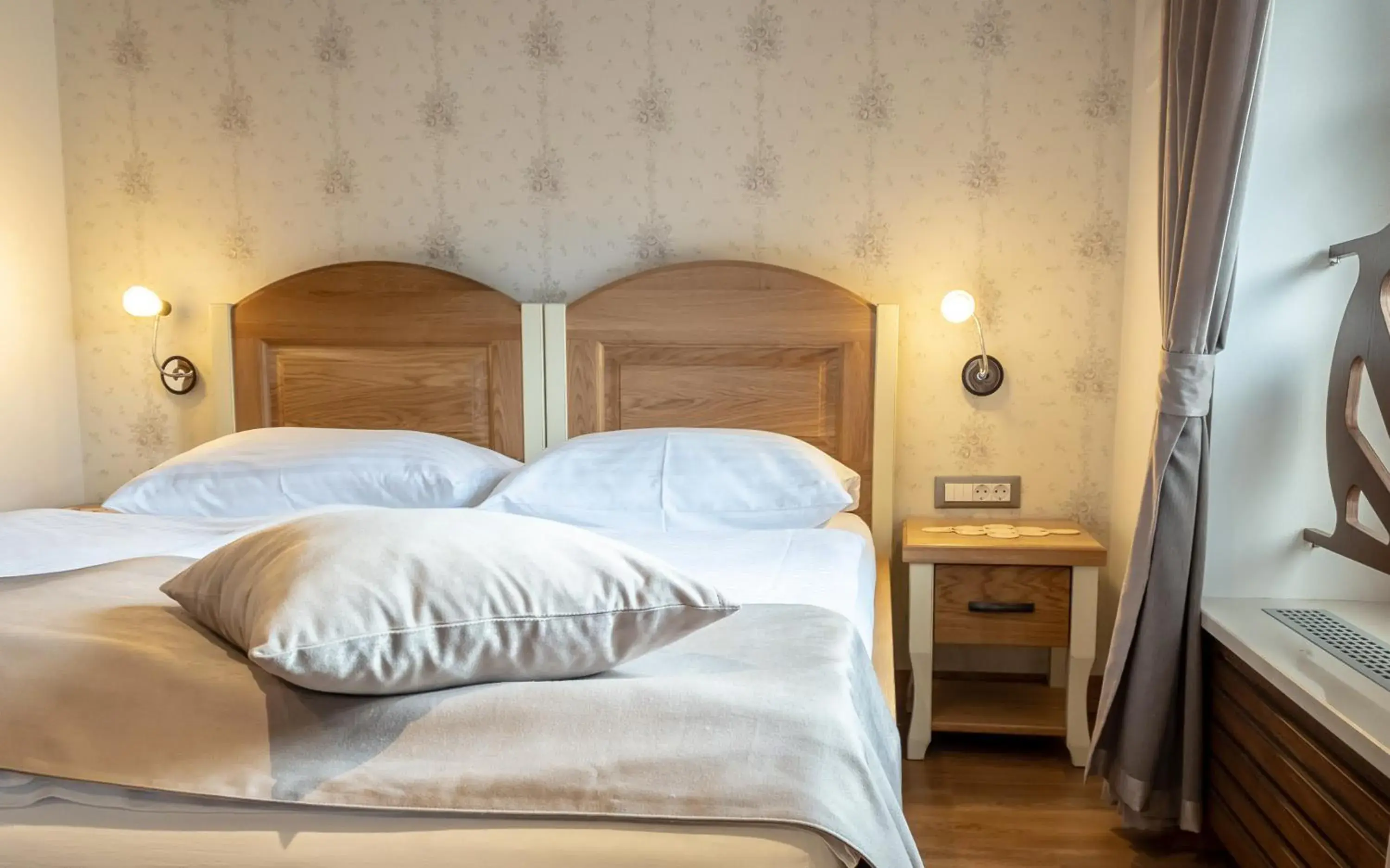 Queen Room with Balcony in Guest House Pri Cesarju Queen Room with Balcony in Guest House Pri Cesarju