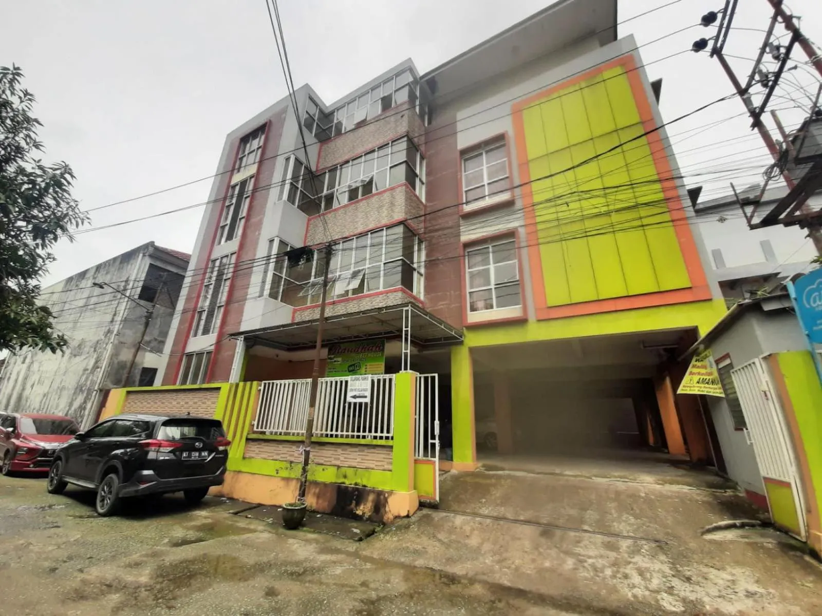 RedDoorz Syariah at Jalan Pramuka