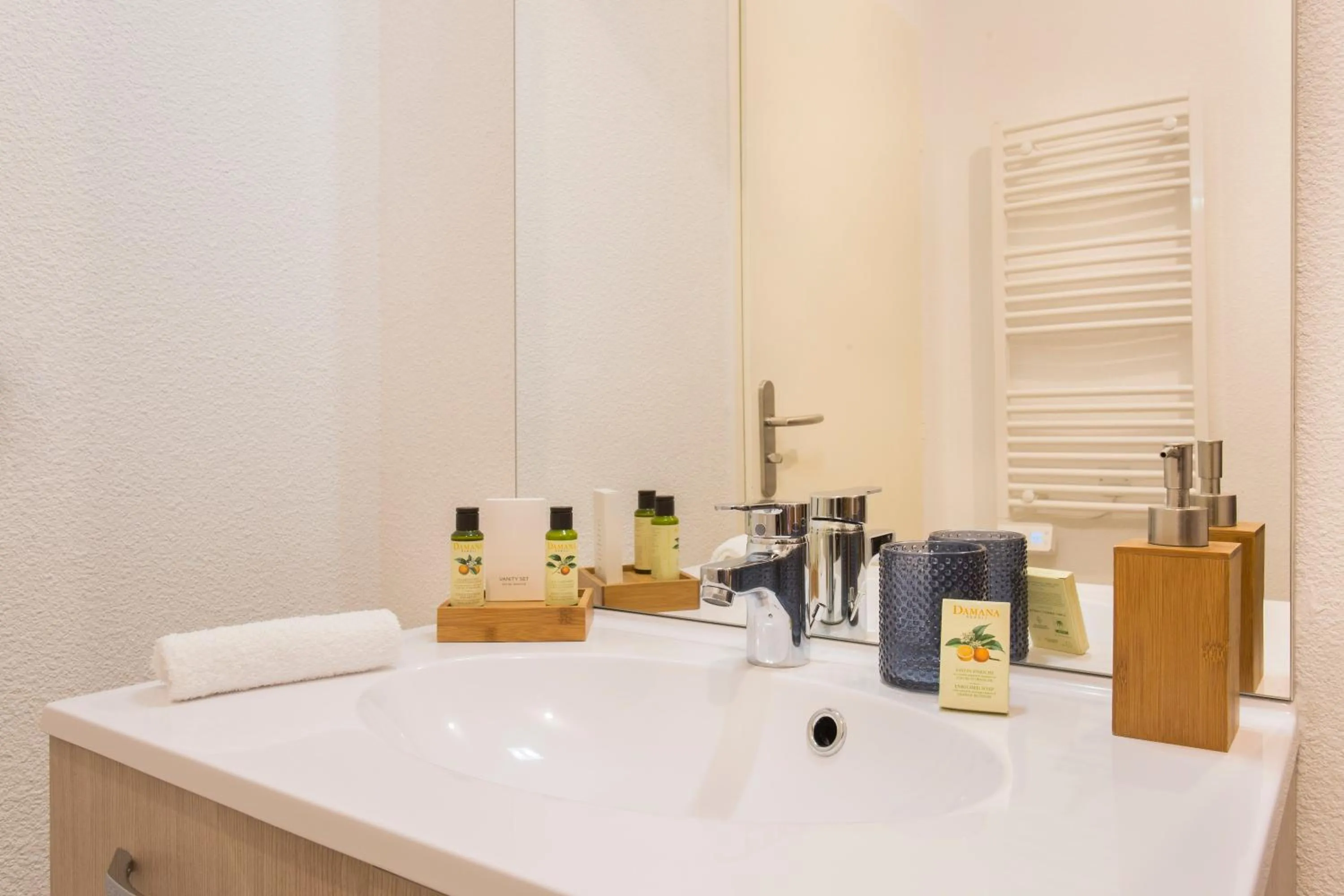 Bathroom in Zenao Appart'hôtels Villeneuve-lès-Avignon