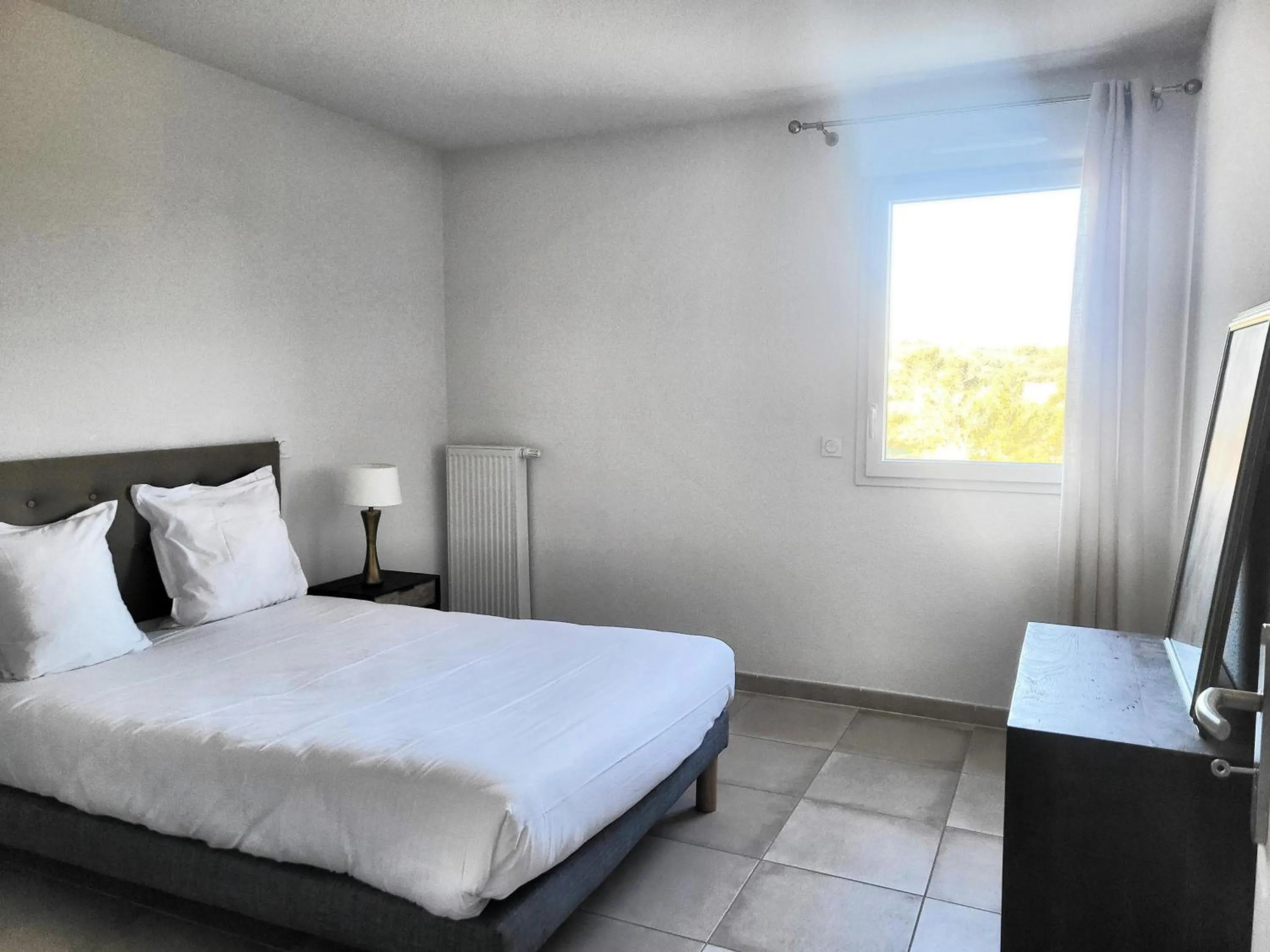 Bed in Zenao Appart'hôtels Villeneuve-lès-Avignon