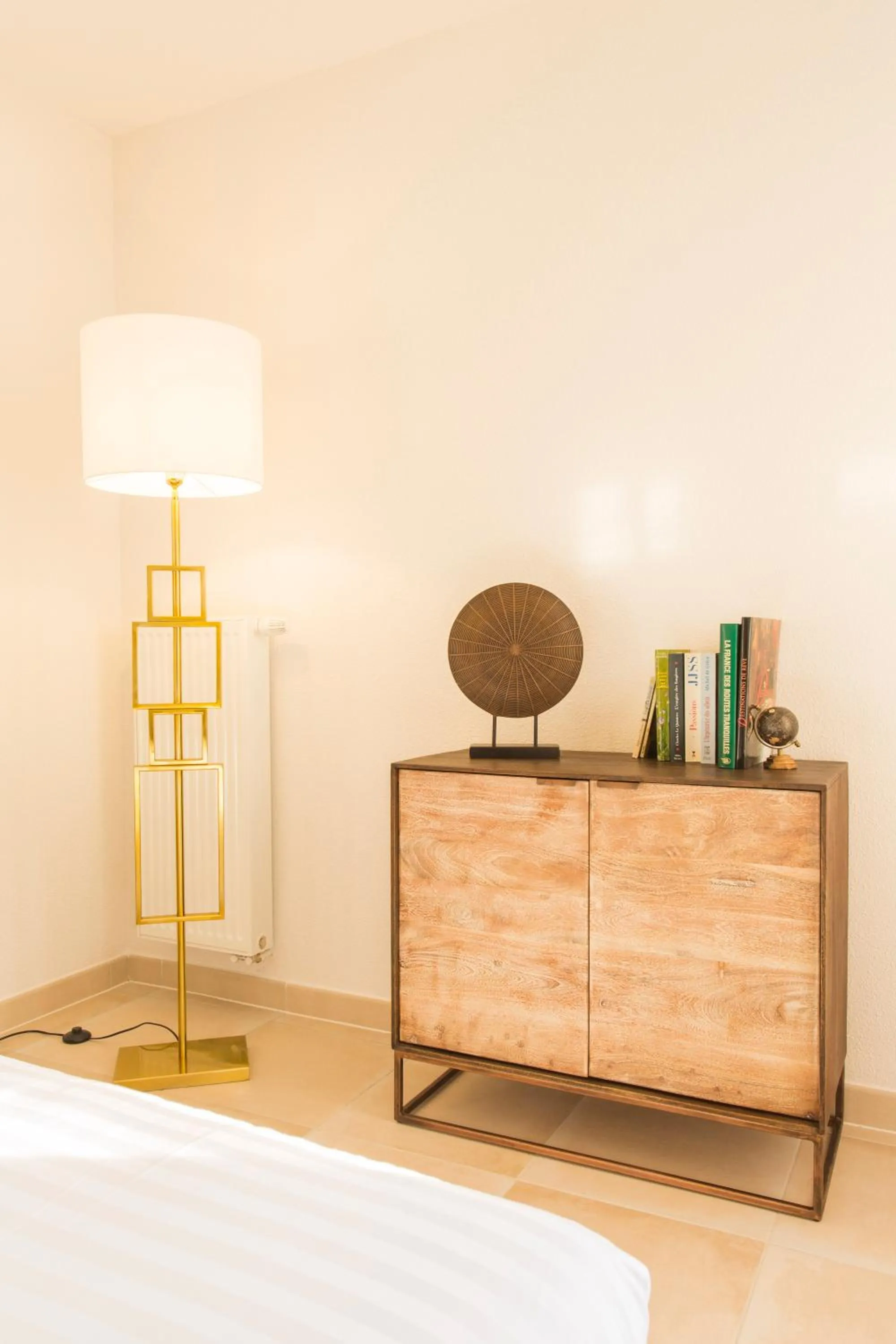 Seating area, Bed in Zenao Appart'hôtels Villeneuve-lès-Avignon