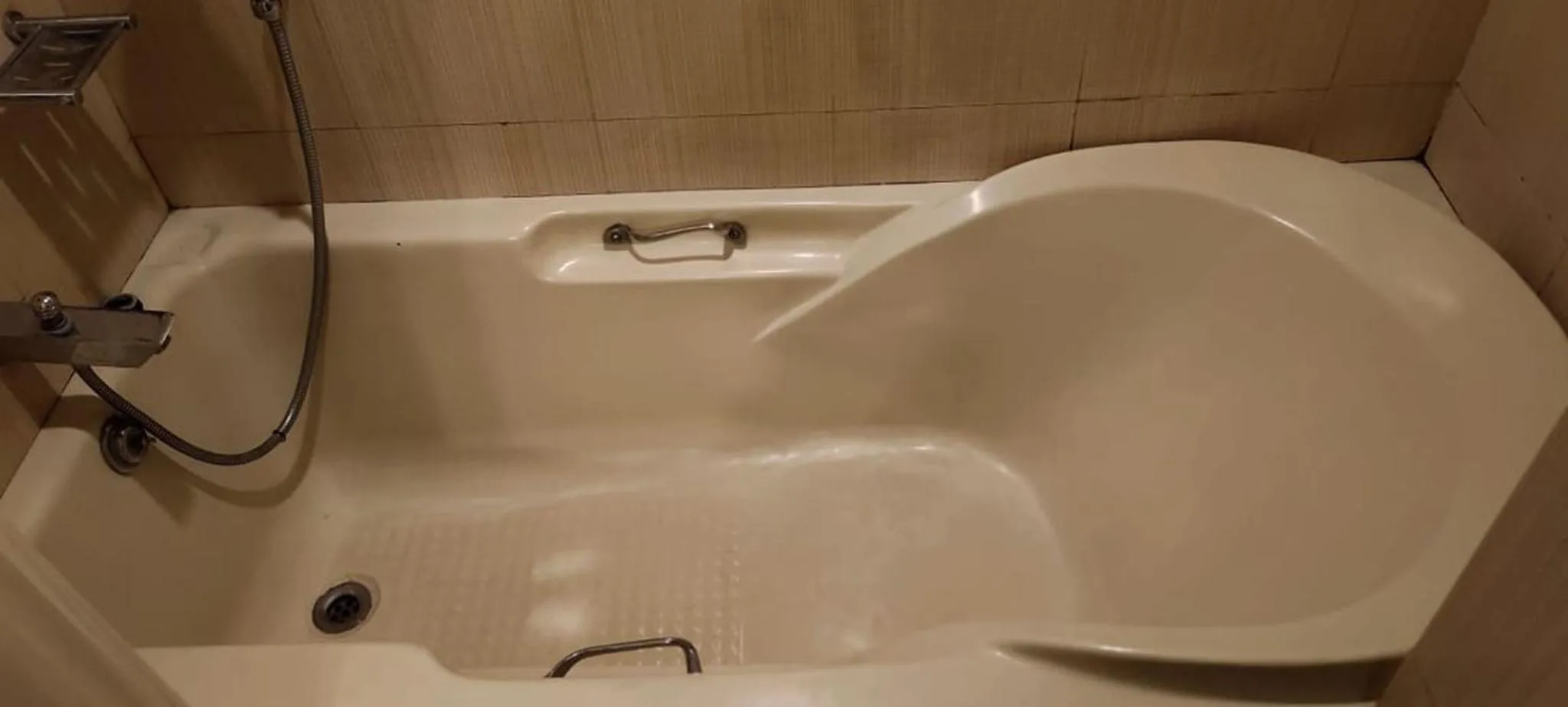 Bath in The Deccan Royaale, Shivaji Nagar