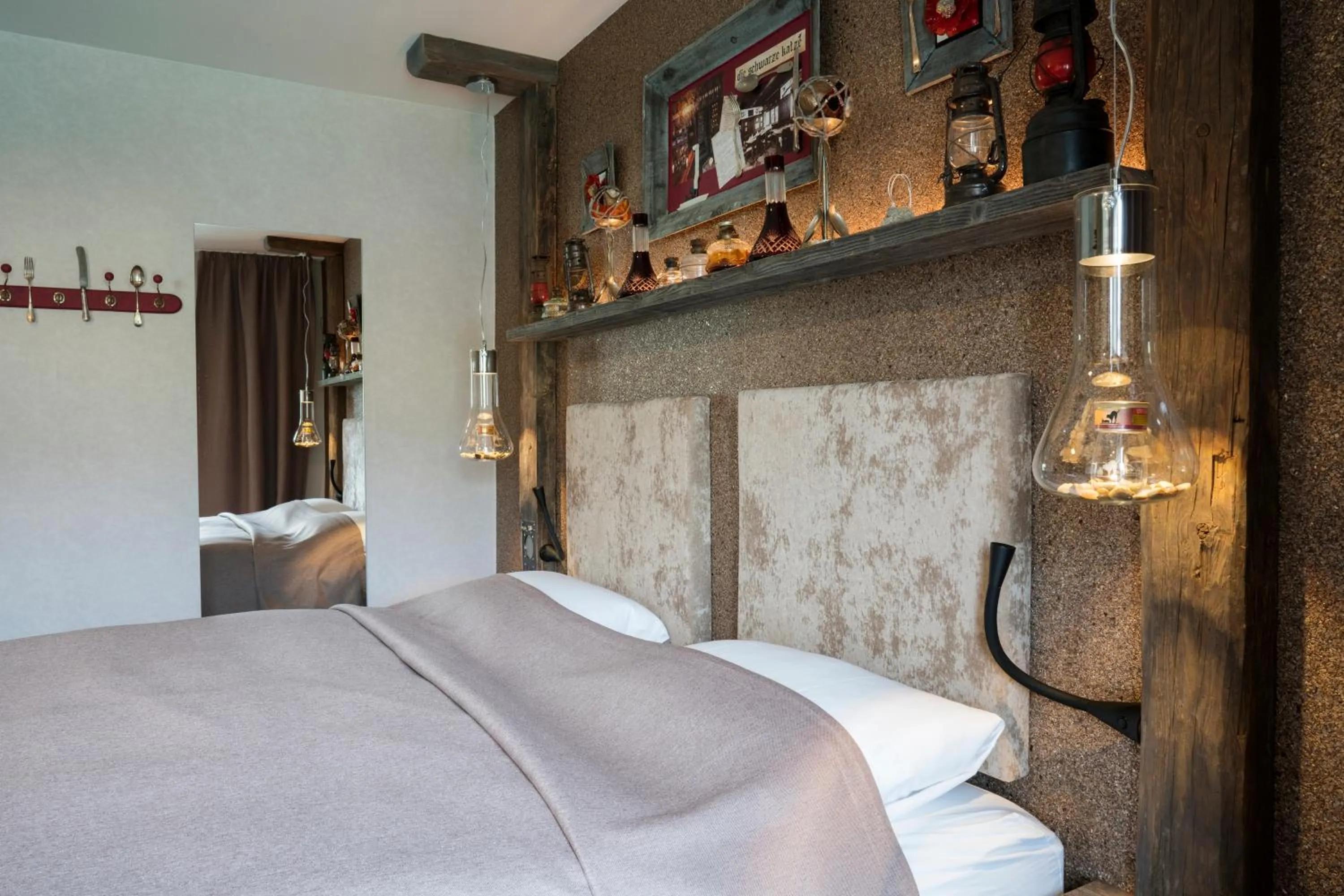 Photo of the whole room, Bed in Boutique Hotel im Auracher Löchl