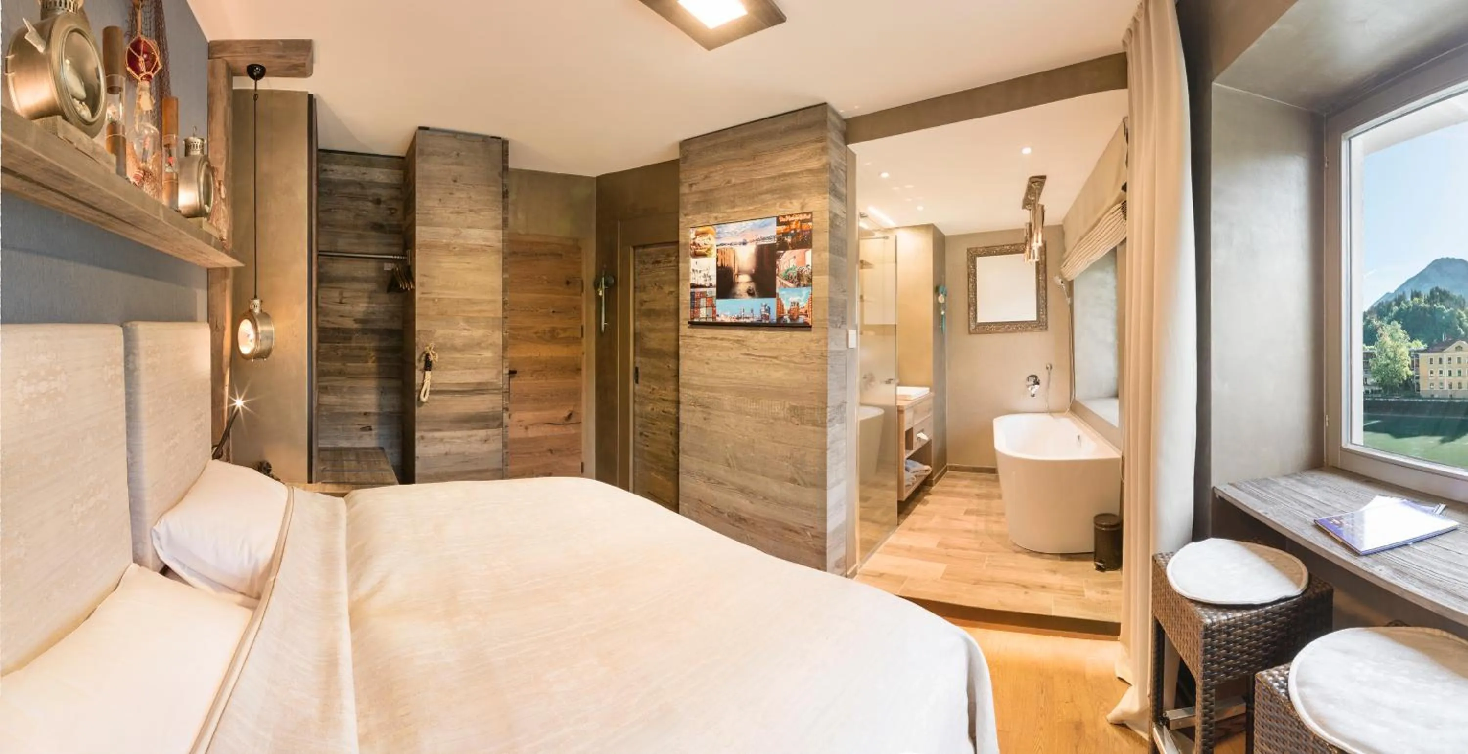 Bathroom, Bed in Boutique Hotel im Auracher Löchl