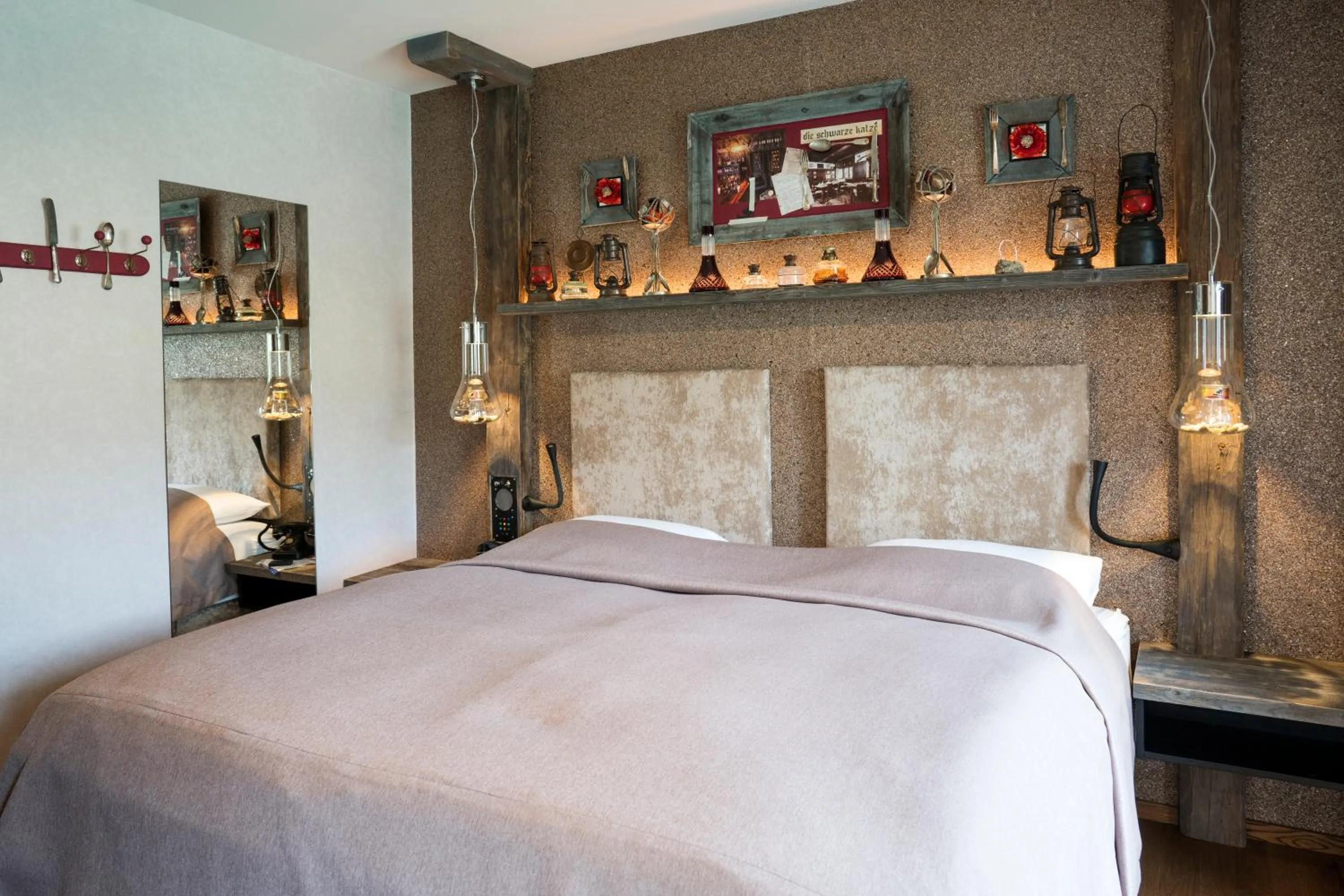 Photo of the whole room, Bed in Boutique Hotel im Auracher Löchl
