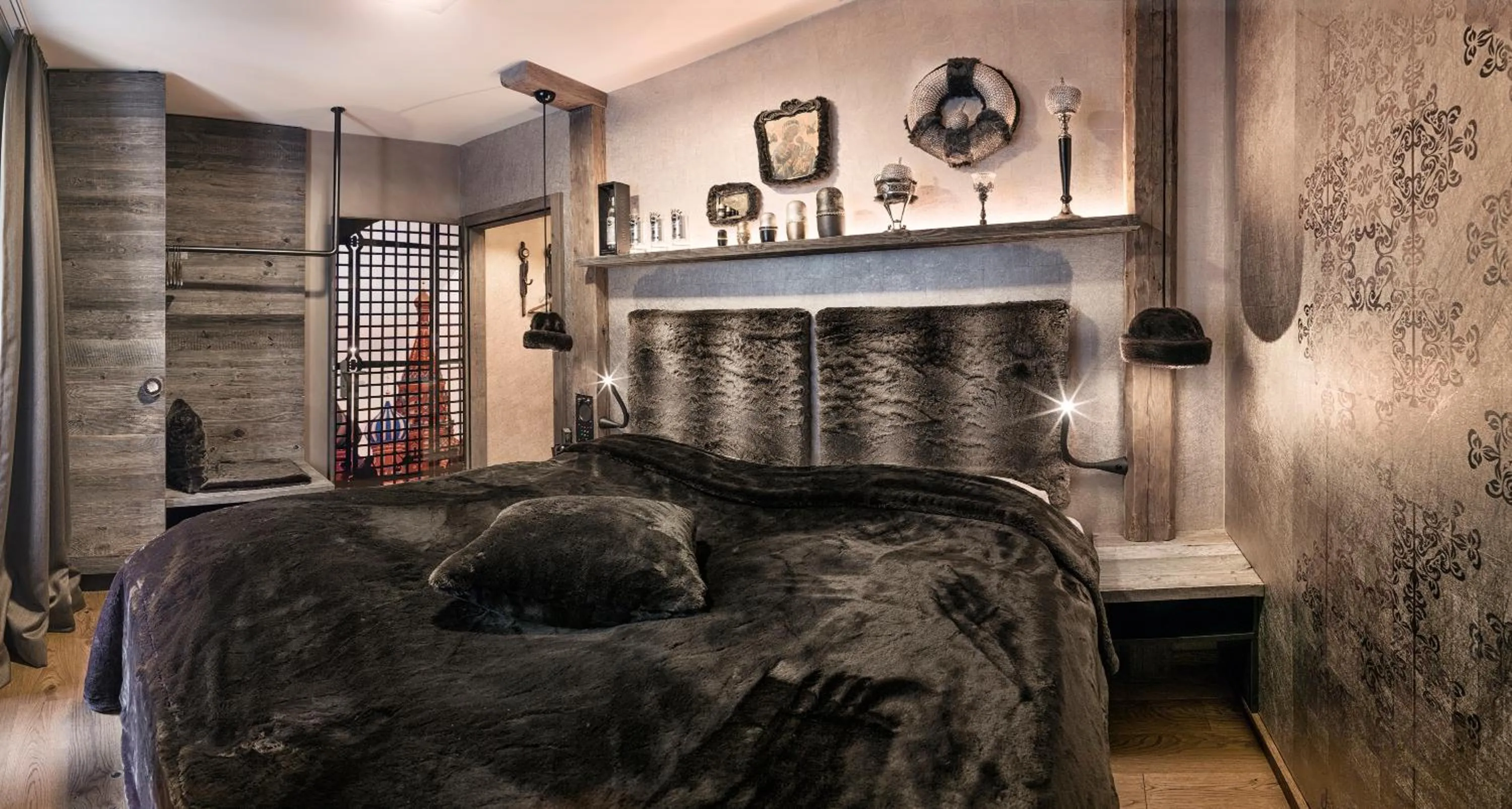 Photo of the whole room, Bed in Boutique Hotel im Auracher Löchl