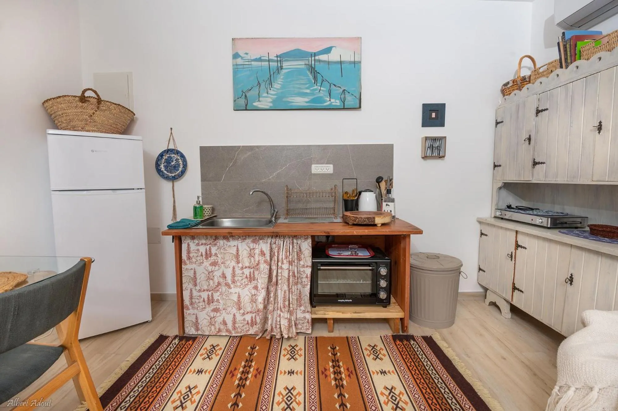 Kitchen or kitchenette in Ay La