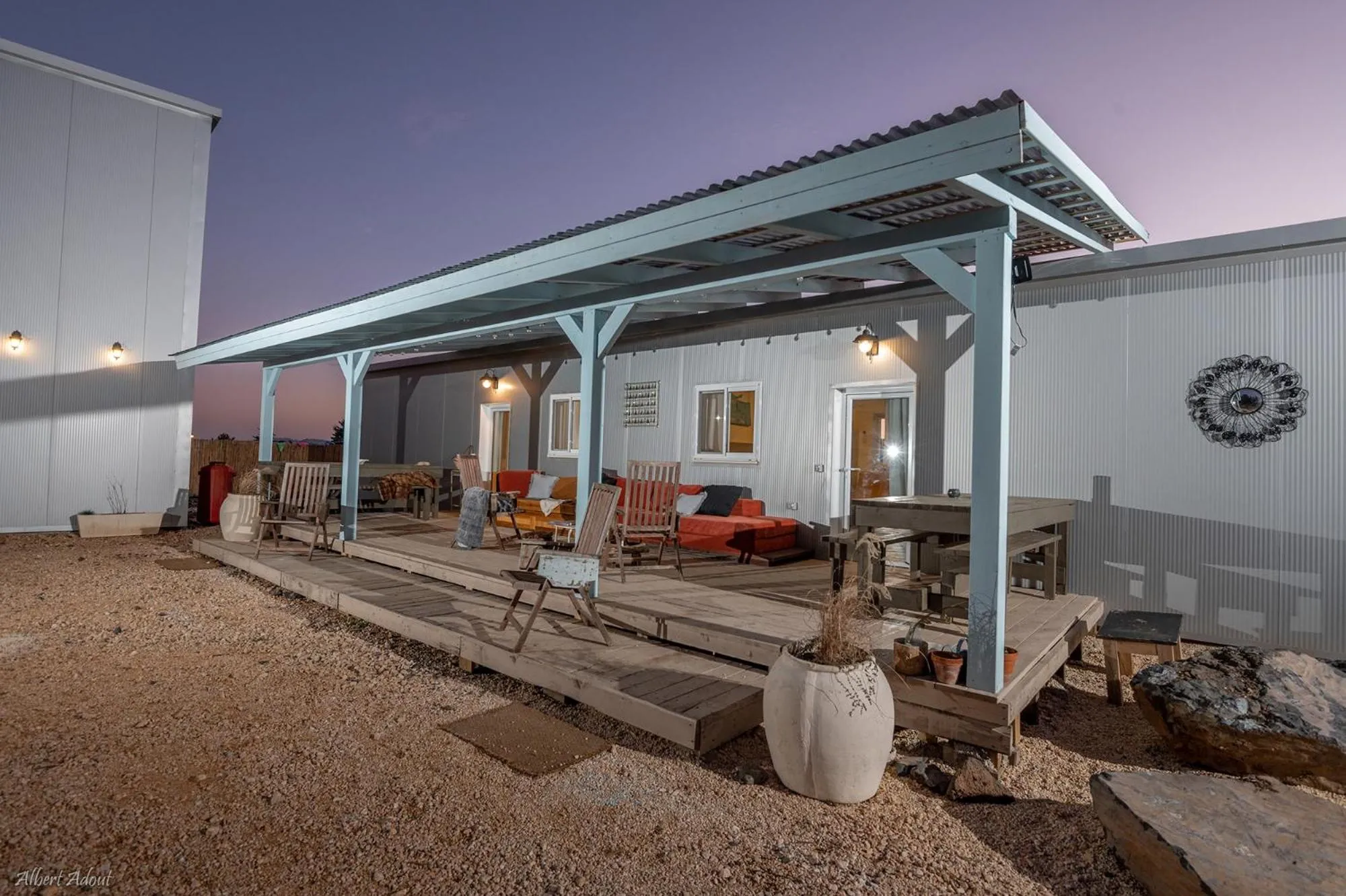 Facade/entrance in Ay La