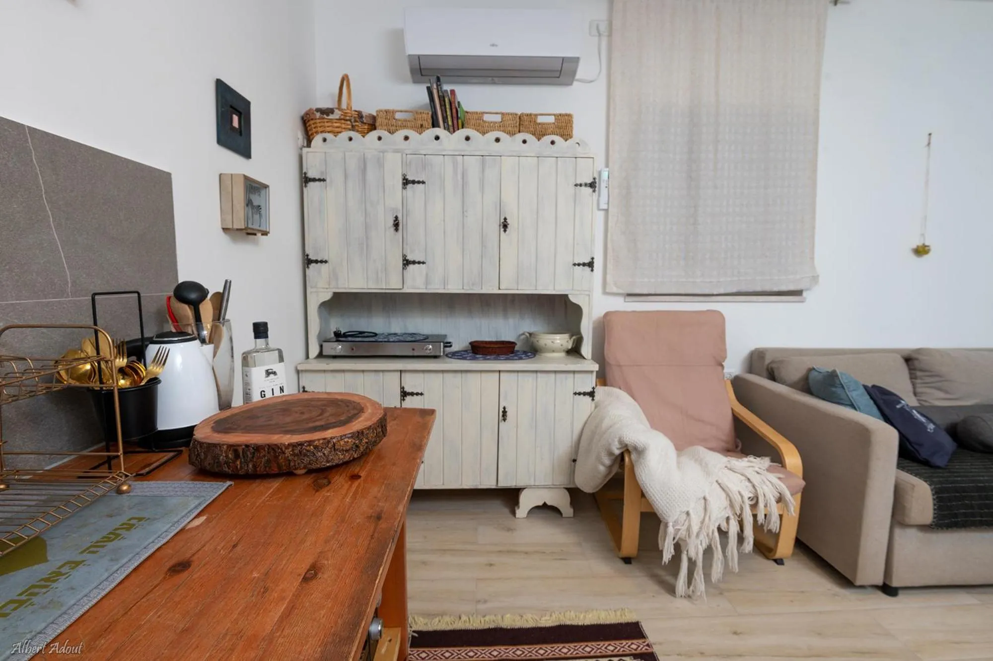 Kitchen or kitchenette in Ay La